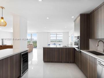 Small Image of 5825 COLLINS AVE #15A, Miami Beach Number 6