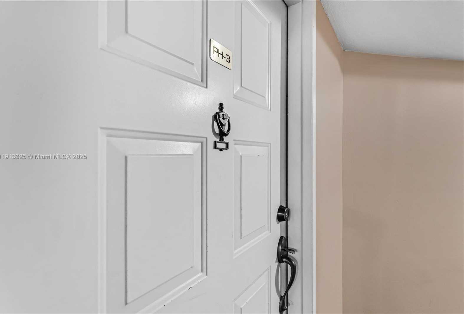 Small Image of 5880 COLLINS AVE #PH3, Miami Beach Number 14