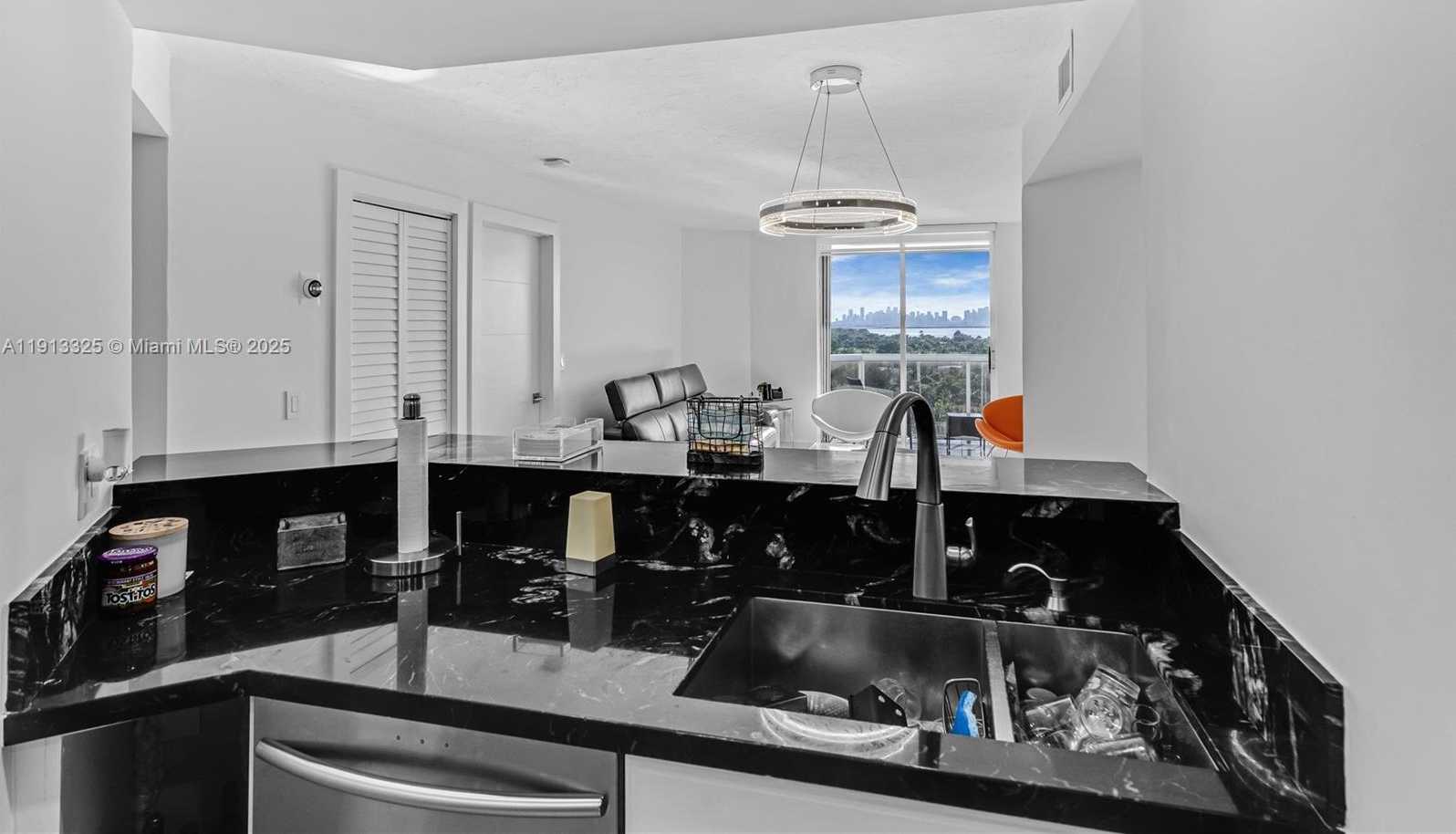 Small Image of 5880 COLLINS AVE #PH3, Miami Beach Number 23