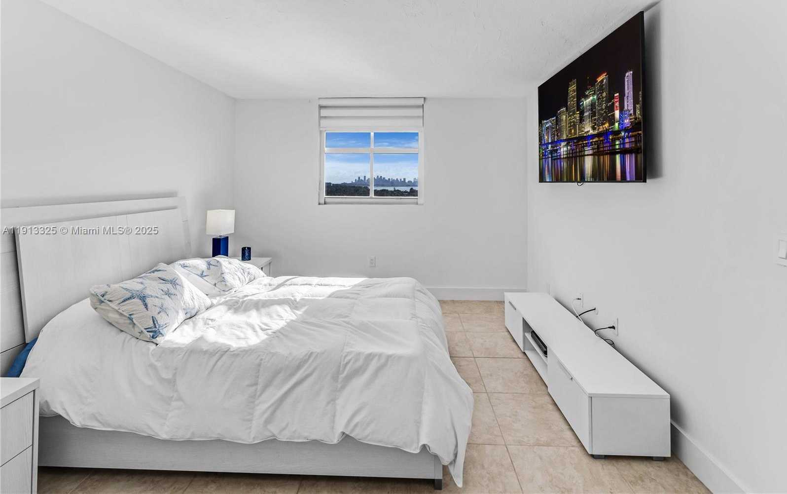 Small Image of 5880 COLLINS AVE #PH3, Miami Beach Number 25