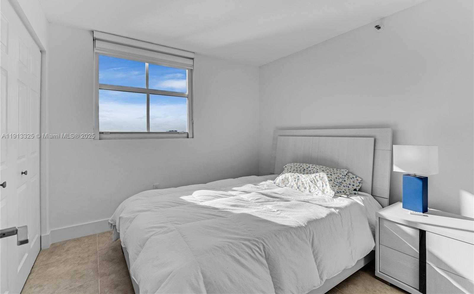 Small Image of 5880 COLLINS AVE #PH3, Miami Beach Number 30