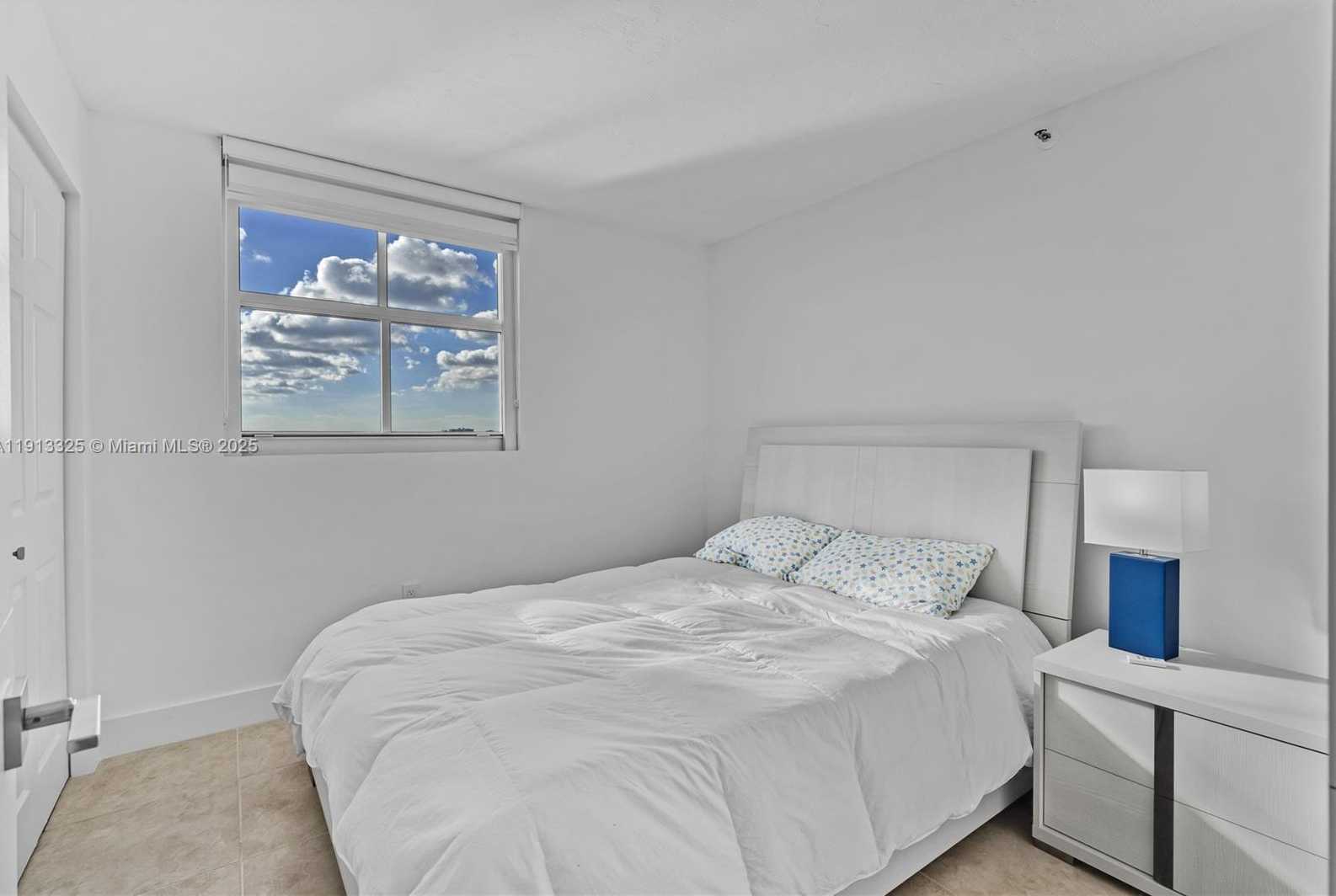 Small Image of 5880 COLLINS AVE #PH3, Miami Beach Number 32