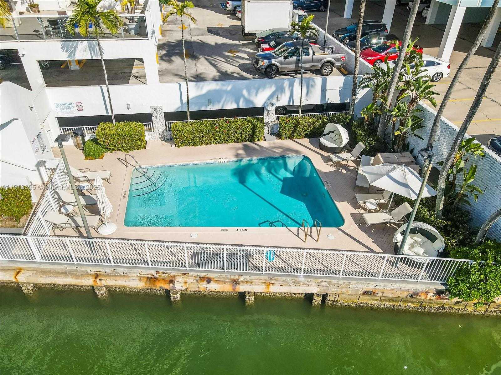 Small Image of 5880 COLLINS AVE #PH3, Miami Beach Number 8