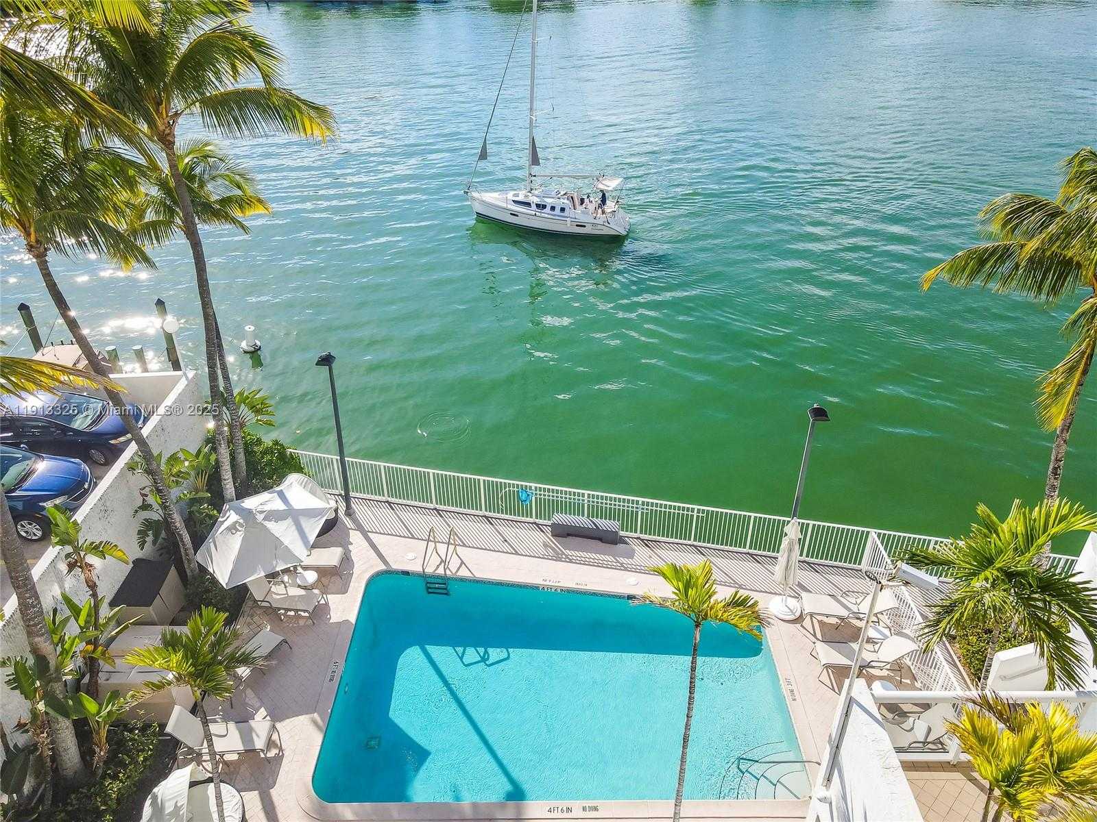 Small Image of 5880 COLLINS AVE #PH3, Miami Beach Number 9