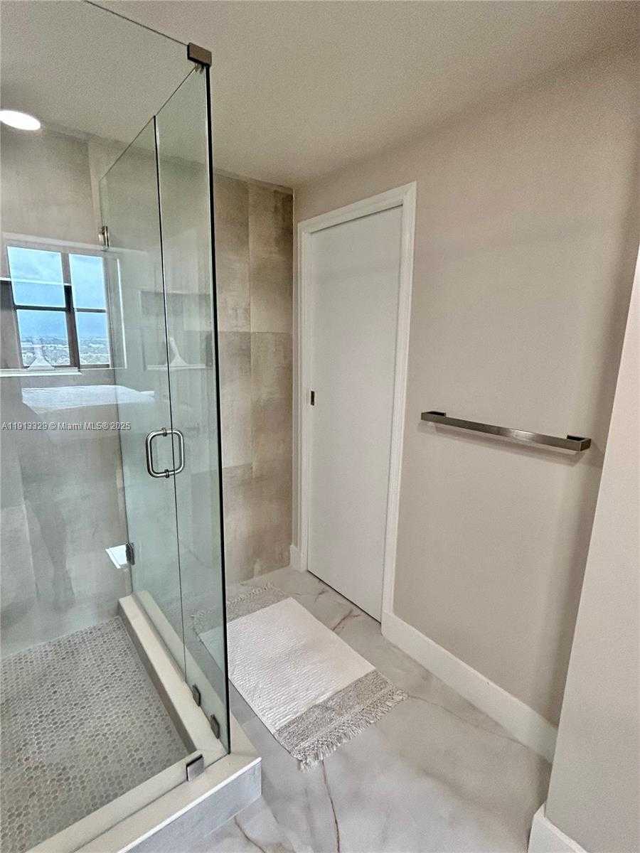 Small Image of 888 SOUTH DOUGLAS RD #PH05, Coral Gables Number 12