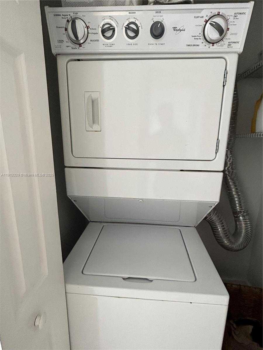 Small Image of 888 SOUTH DOUGLAS RD #PH05, Coral Gables Number 17