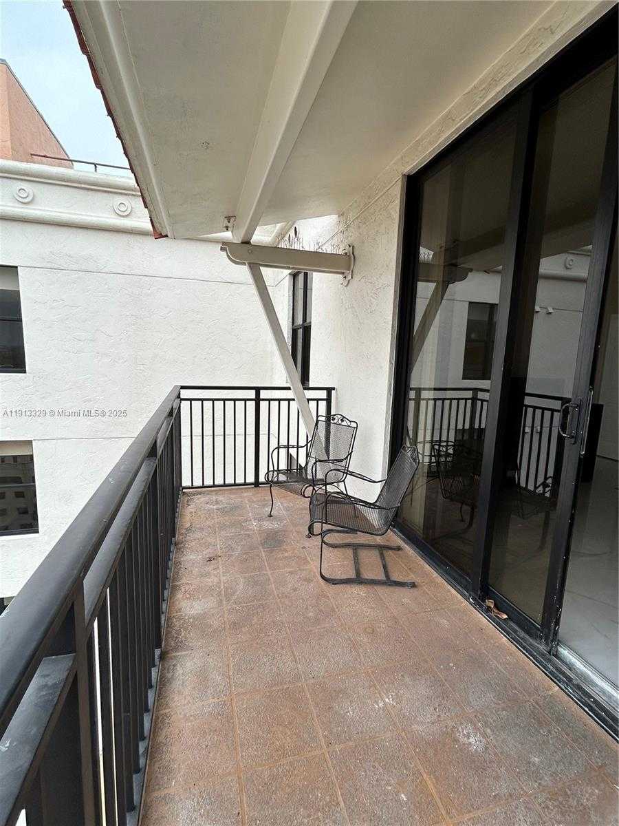 Small Image of 888 SOUTH DOUGLAS RD #PH05, Coral Gables Number 19