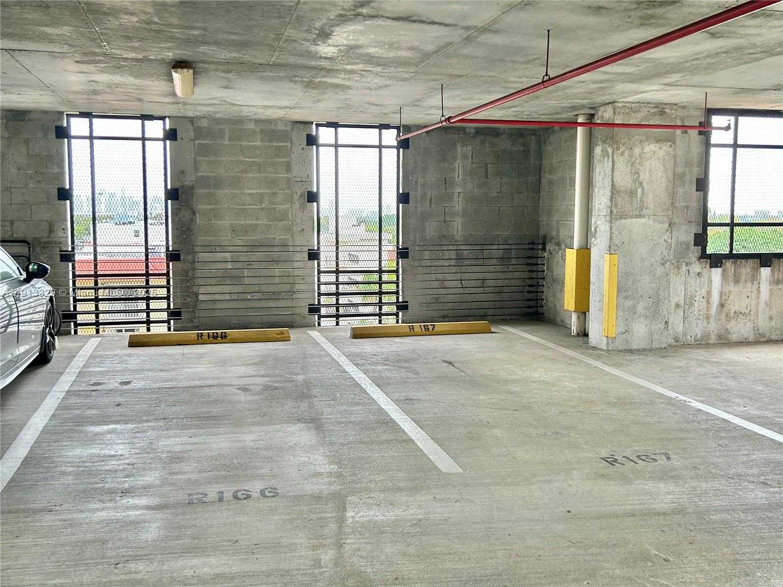 Small Image of 888 SOUTH DOUGLAS RD #PH05, Coral Gables Number 20