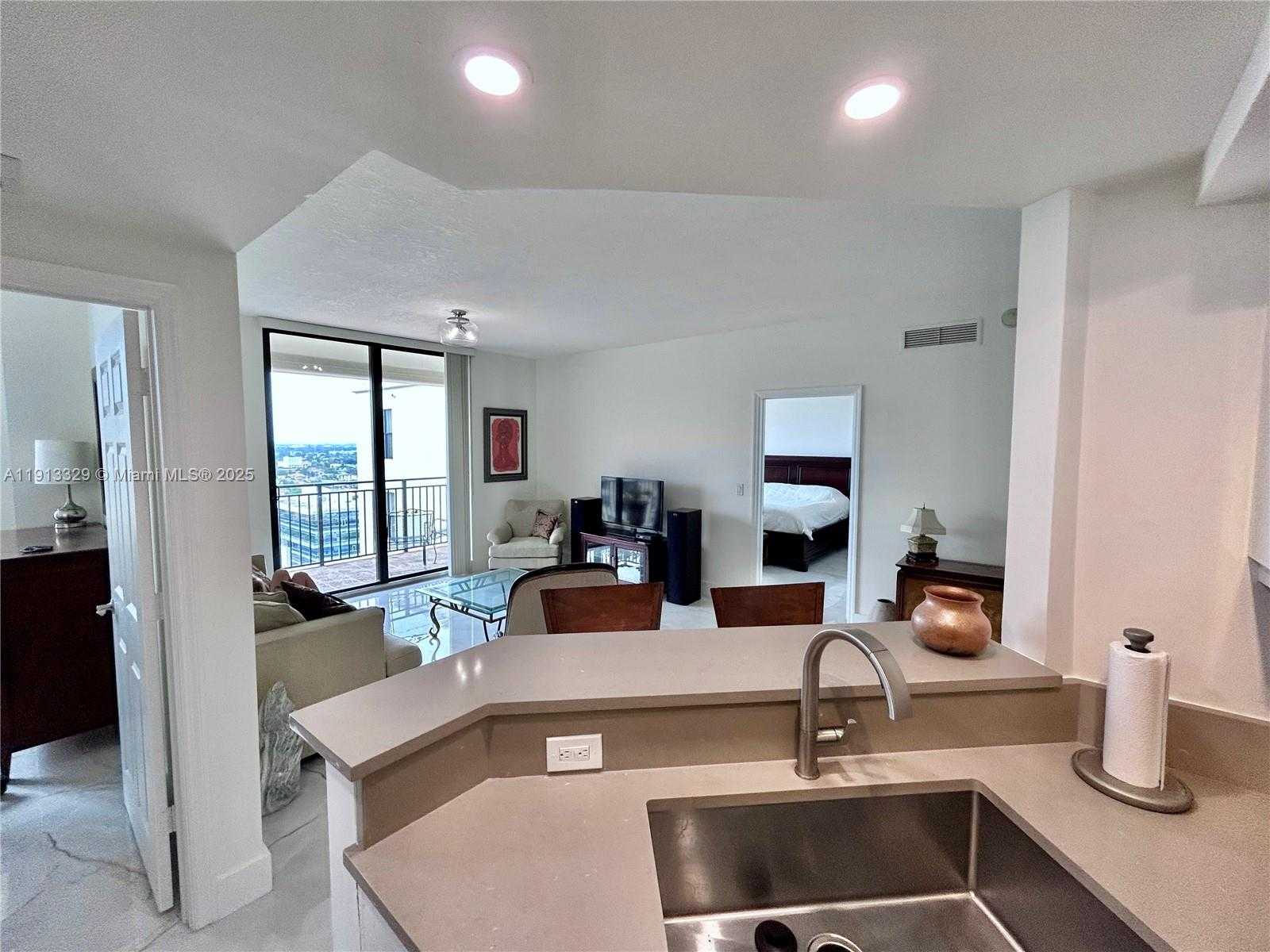 Small Image of 888 SOUTH DOUGLAS RD #PH05, Coral Gables Number 7