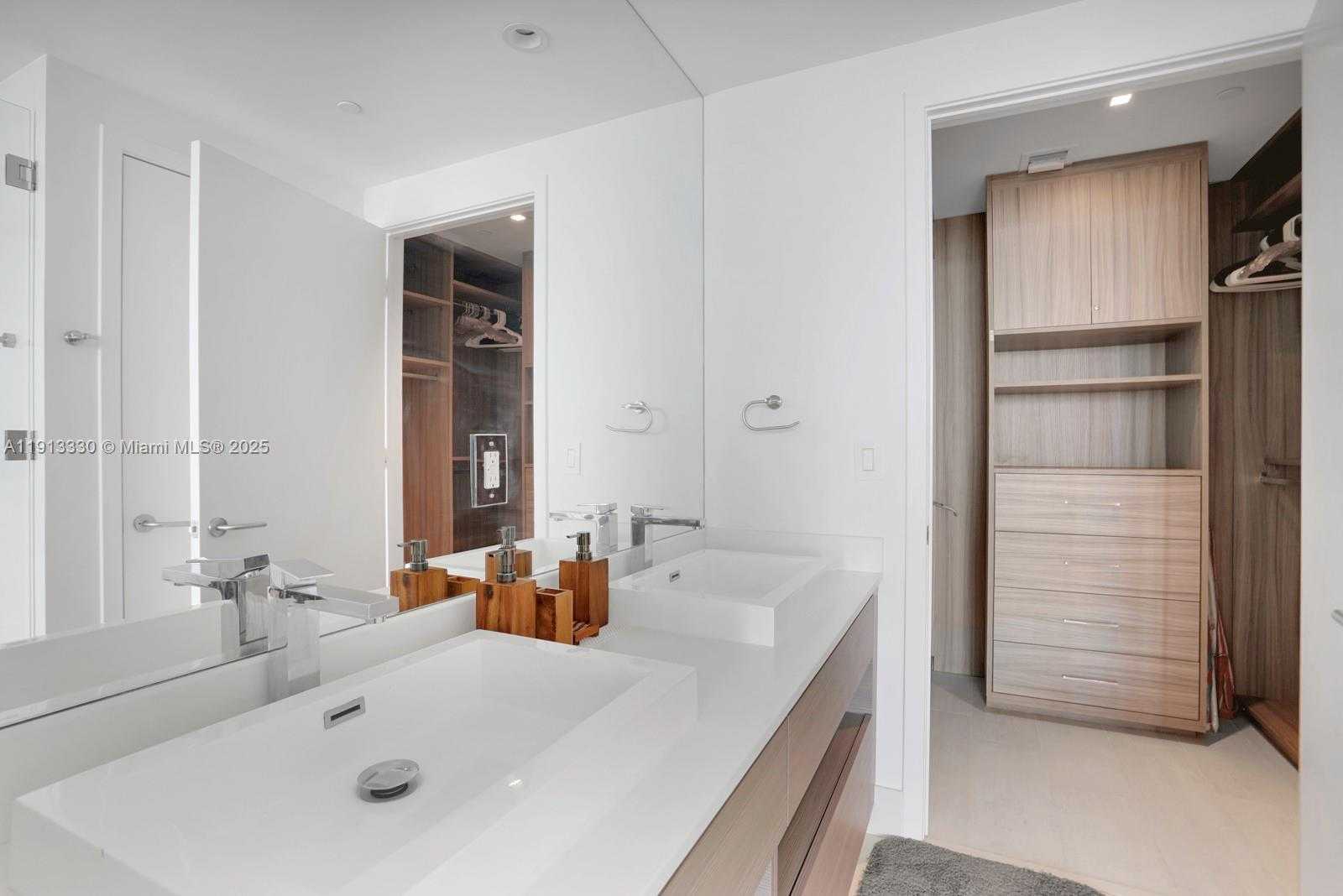 Small Image of 460 NORTH EAST 28TH ST #2806, Miami Number 14