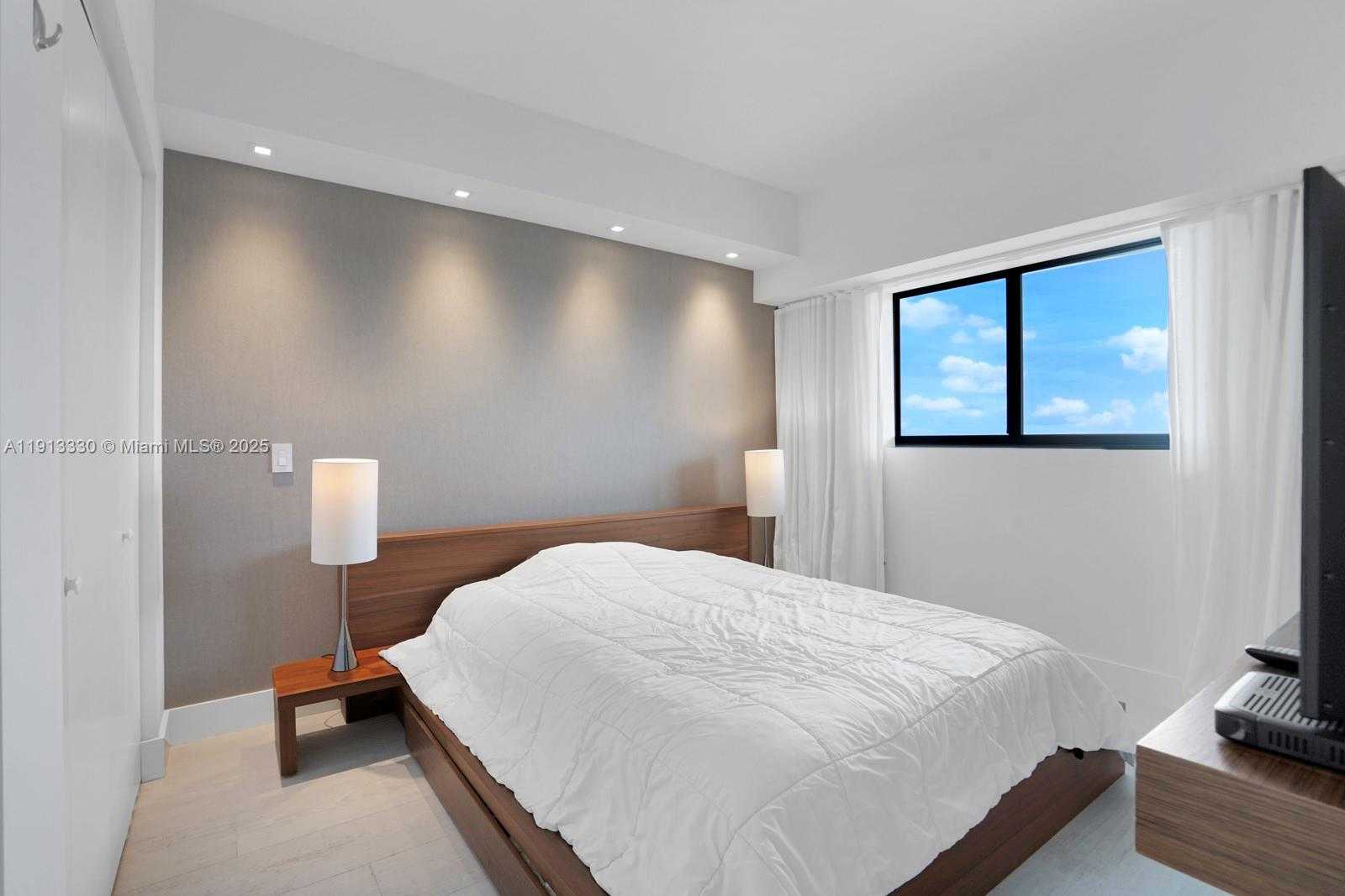 Small Image of 460 NORTH EAST 28TH ST #2806, Miami Number 16