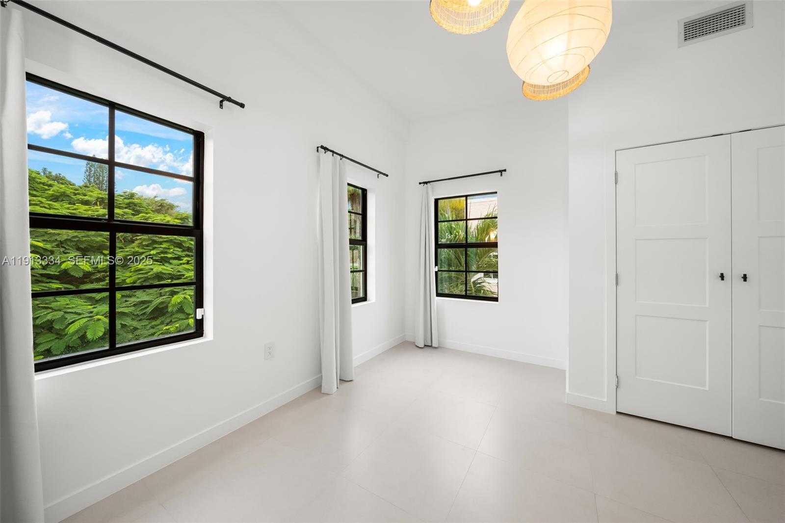 Small Image of 151 NORTH EAST 43RD ST, Miami Number 19