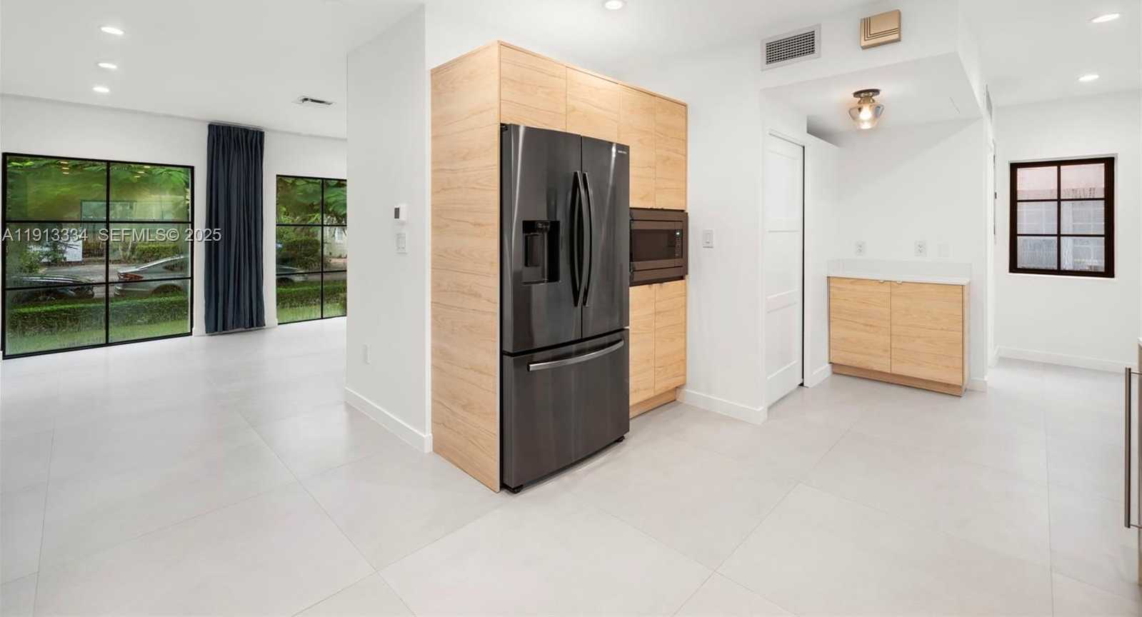 Small Image of 151 NORTH EAST 43RD ST, Miami Number 31