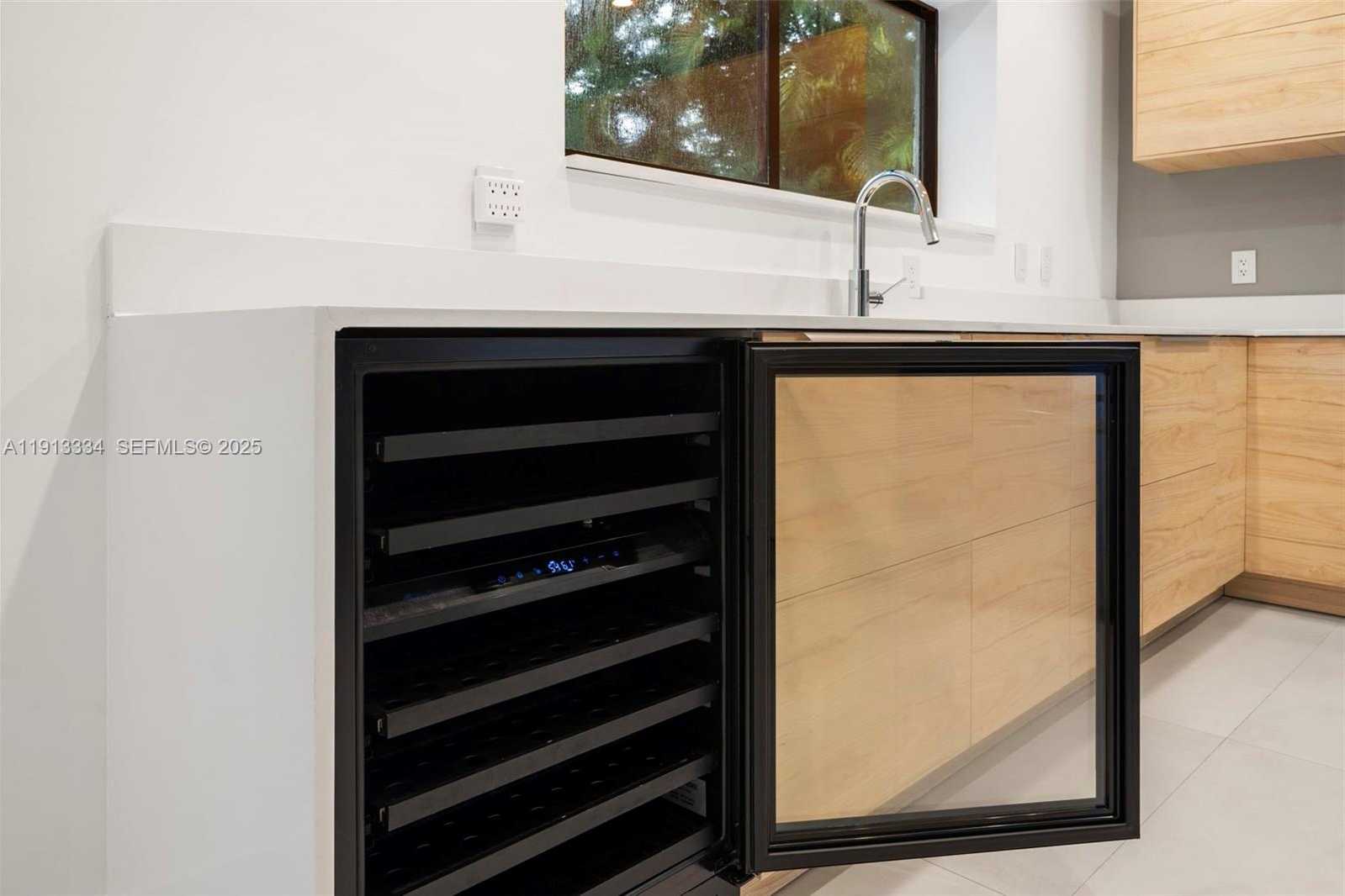 Small Image of 151 NORTH EAST 43RD ST, Miami Number 32