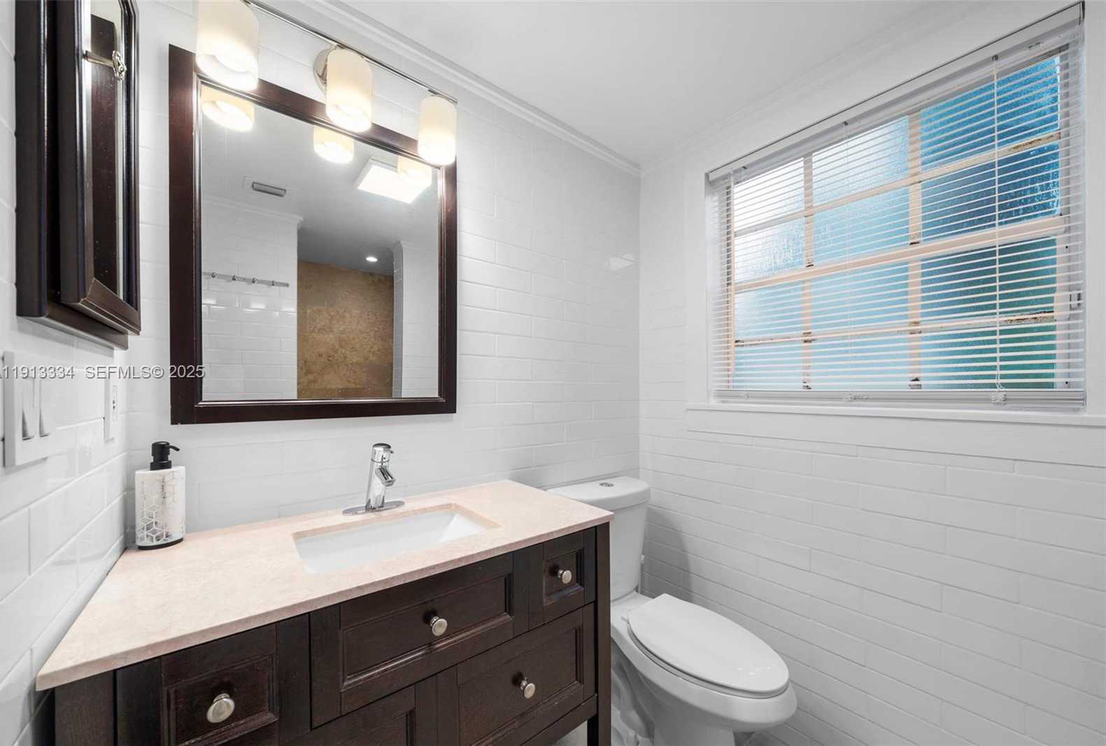 Small Image of 151 NORTH EAST 43RD ST, Miami Number 44