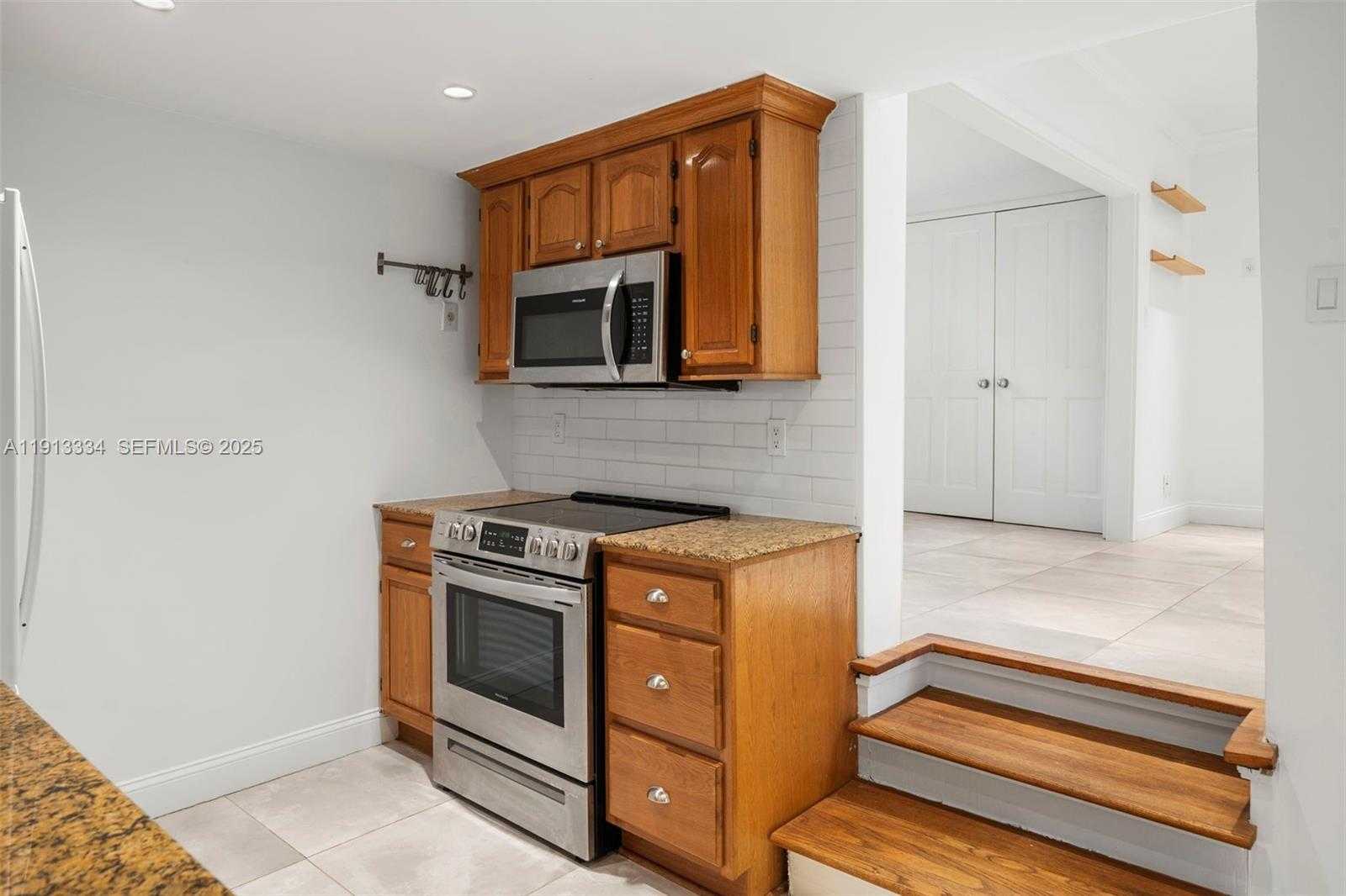 Small Image of 151 NORTH EAST 43RD ST, Miami Number 45