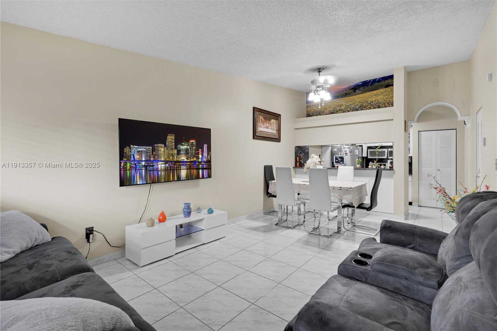 Small Image of 18256 Mediterranean Blvd, Hialeah, FL 33015, USA Number 4