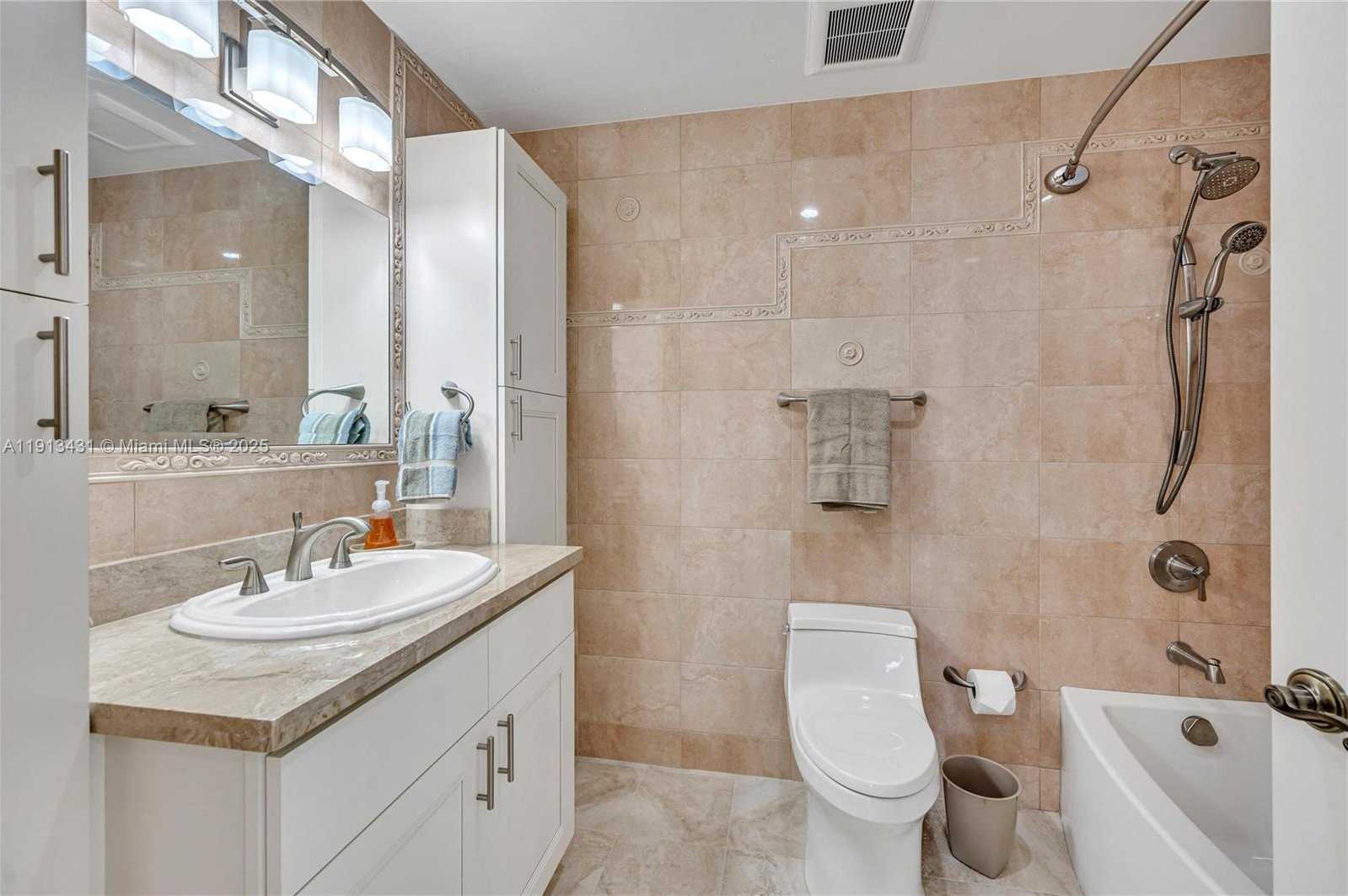 Small Image of 5055 COLLINS AVE #14M, Miami Beach Number 11