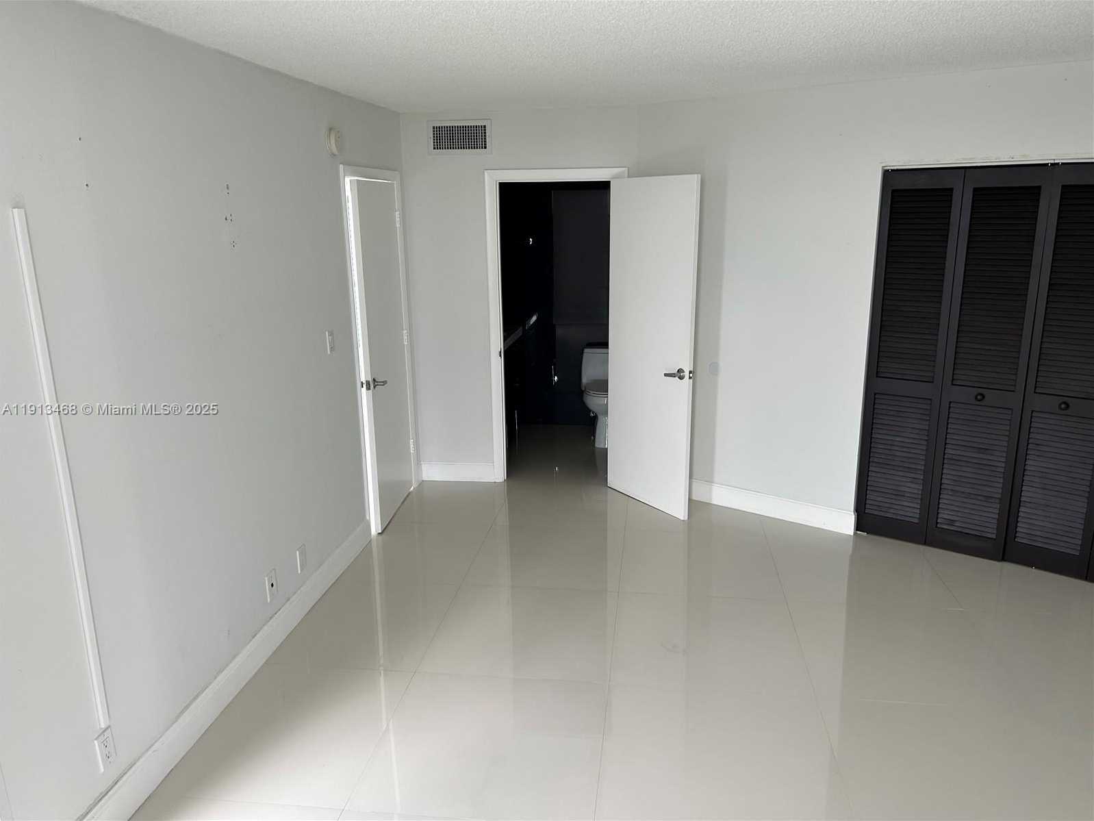 Small Image of 100 BAYVIEW DR #2122, Sunny Isles Beach Number 11