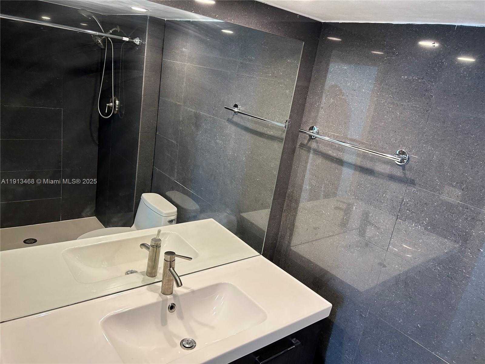 Small Image of 100 BAYVIEW DR #2122, Sunny Isles Beach Number 12