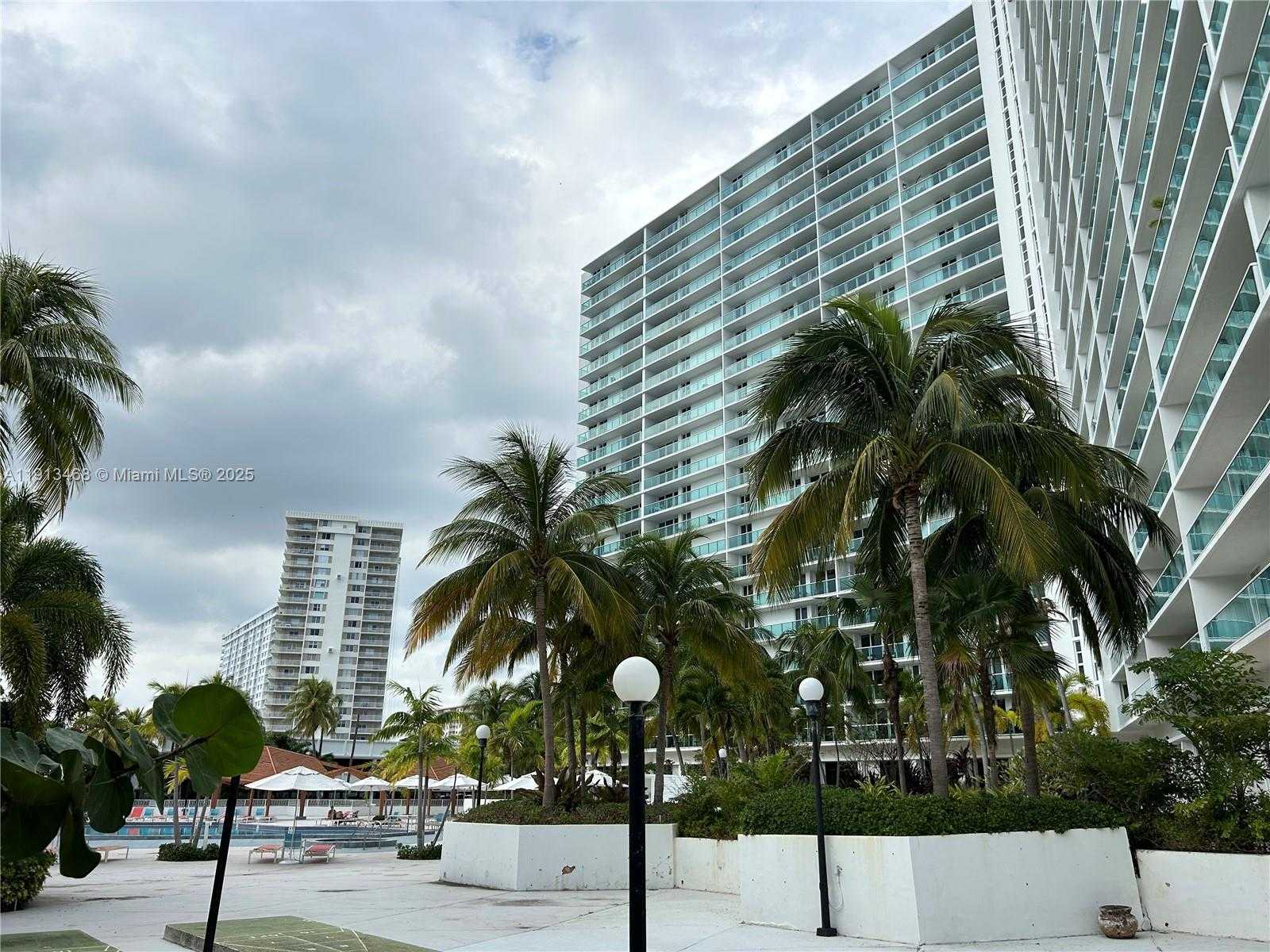 Small Image of 100 BAYVIEW DR #2122, Sunny Isles Beach Number 19