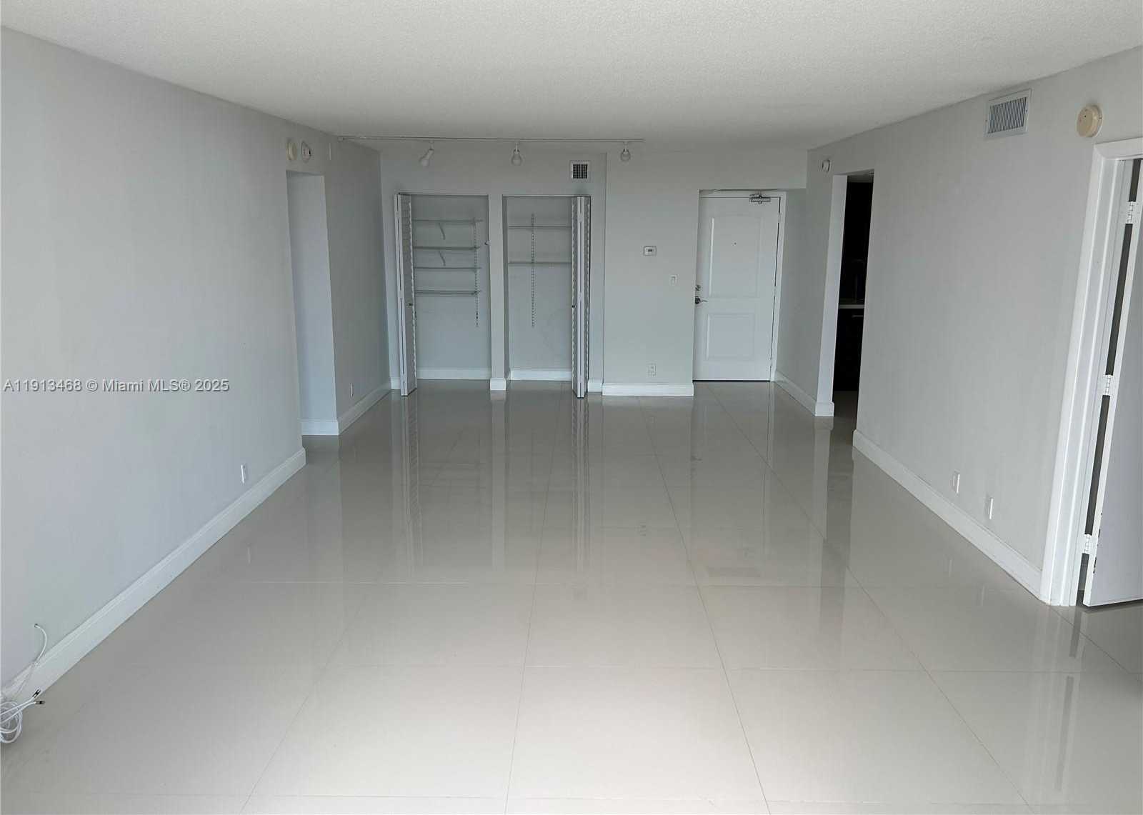 Small Image of 100 BAYVIEW DR #2122, Sunny Isles Beach Number 3