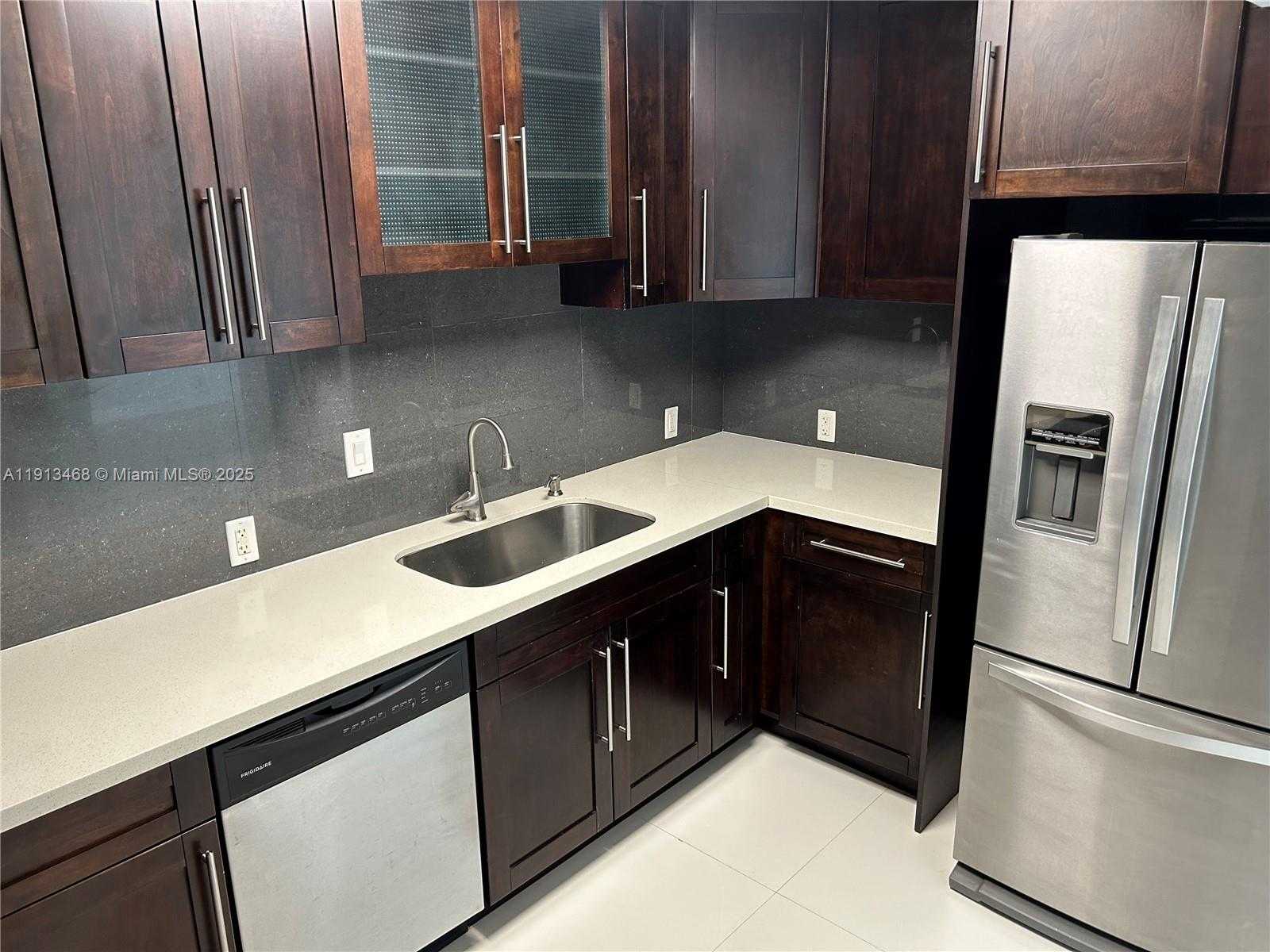 Small Image of 100 BAYVIEW DR #2122, Sunny Isles Beach Number 4