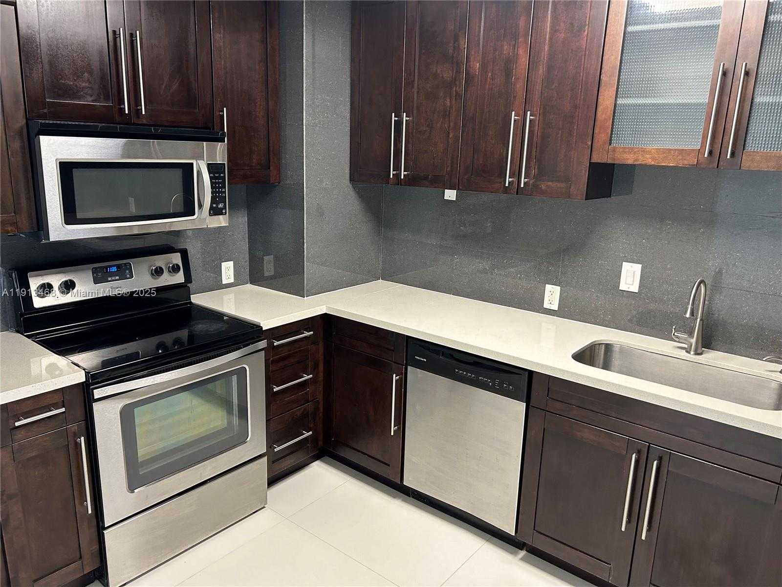 Small Image of 100 BAYVIEW DR #2122, Sunny Isles Beach Number 5