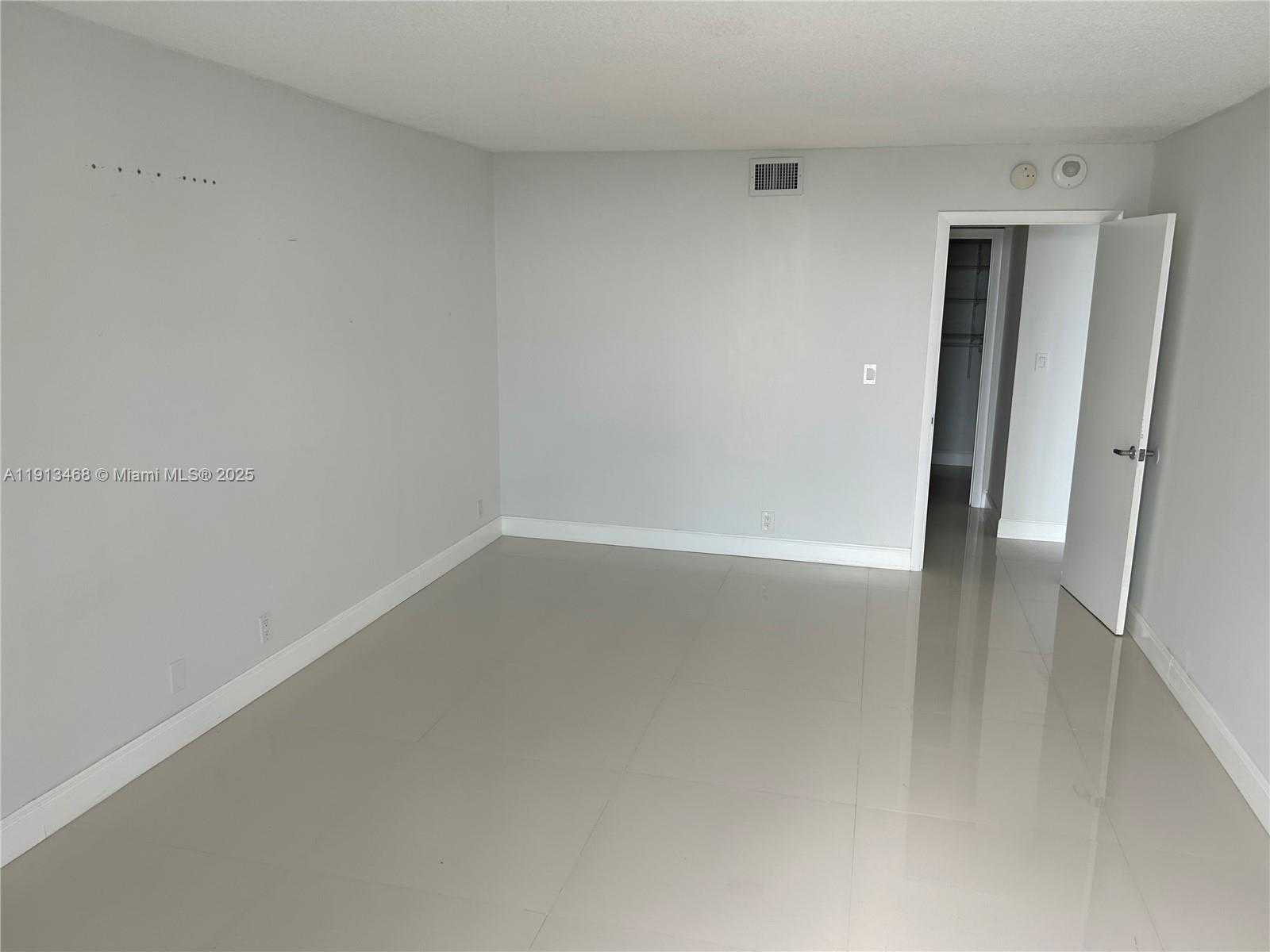 Small Image of 100 BAYVIEW DR #2122, Sunny Isles Beach Number 7