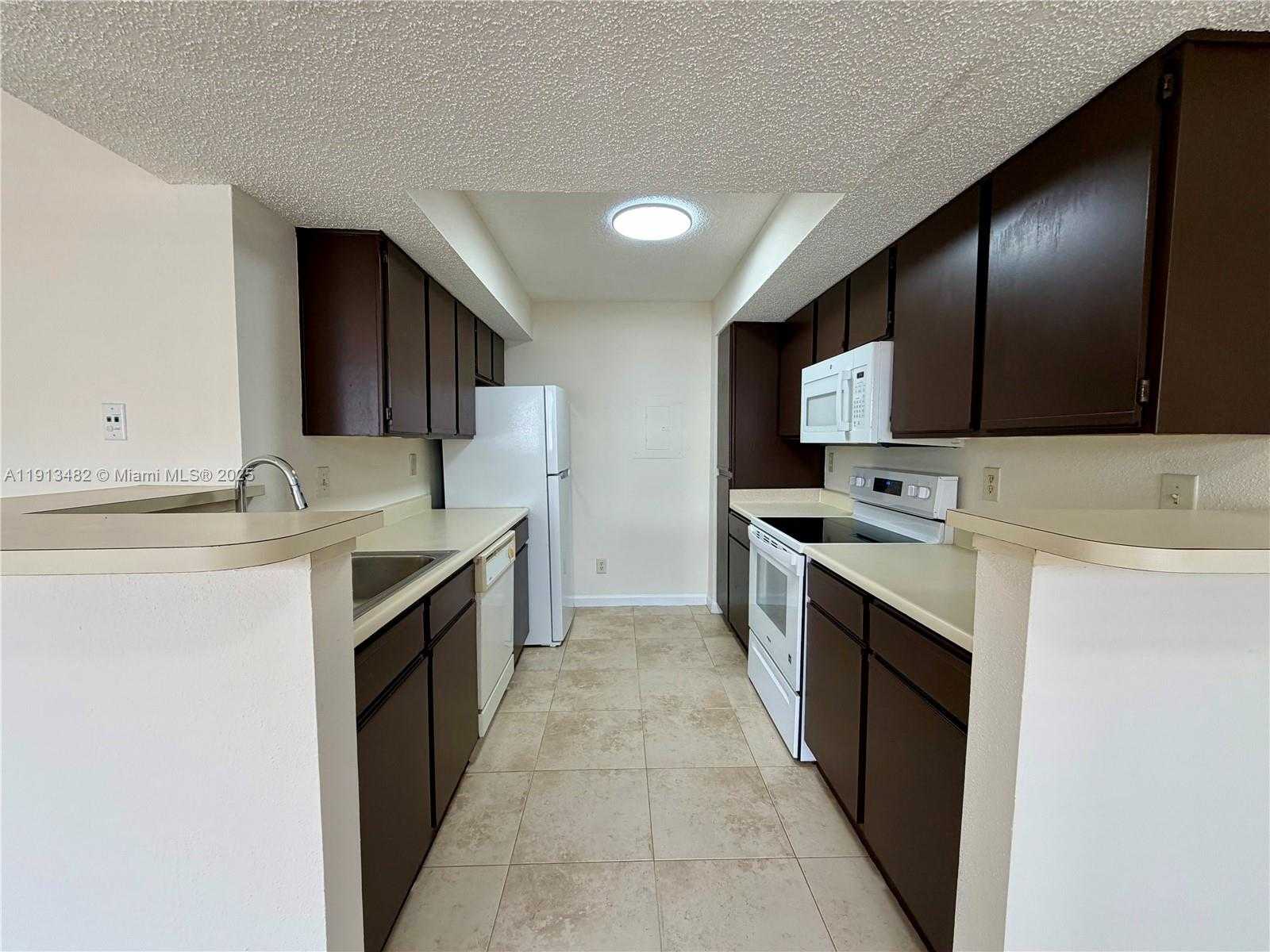 Small Image of 15040 SOUTH WEST 103RD LN #3201, Miami Number 6