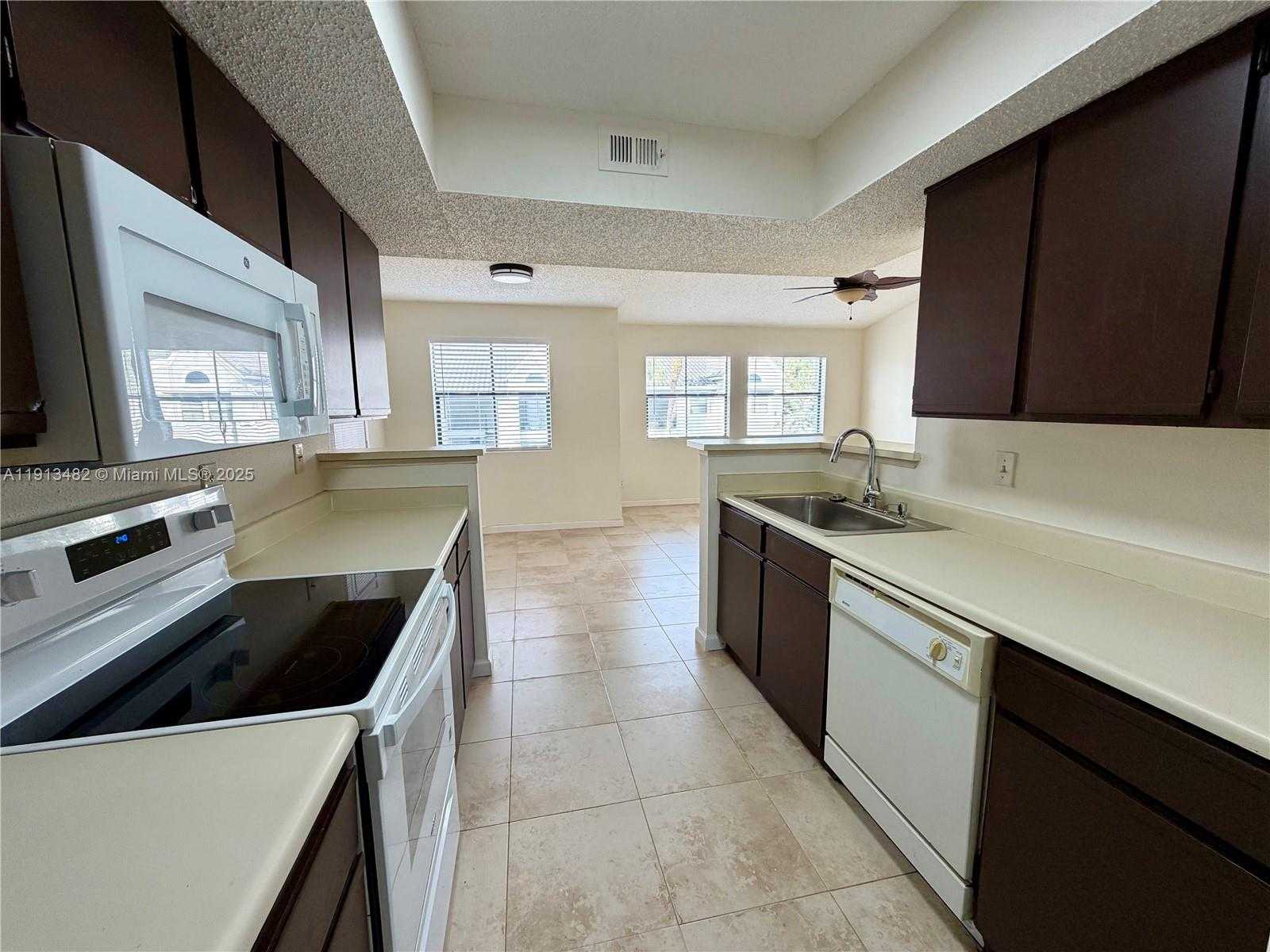 Small Image of 15040 SOUTH WEST 103RD LN #3201, Miami Number 7