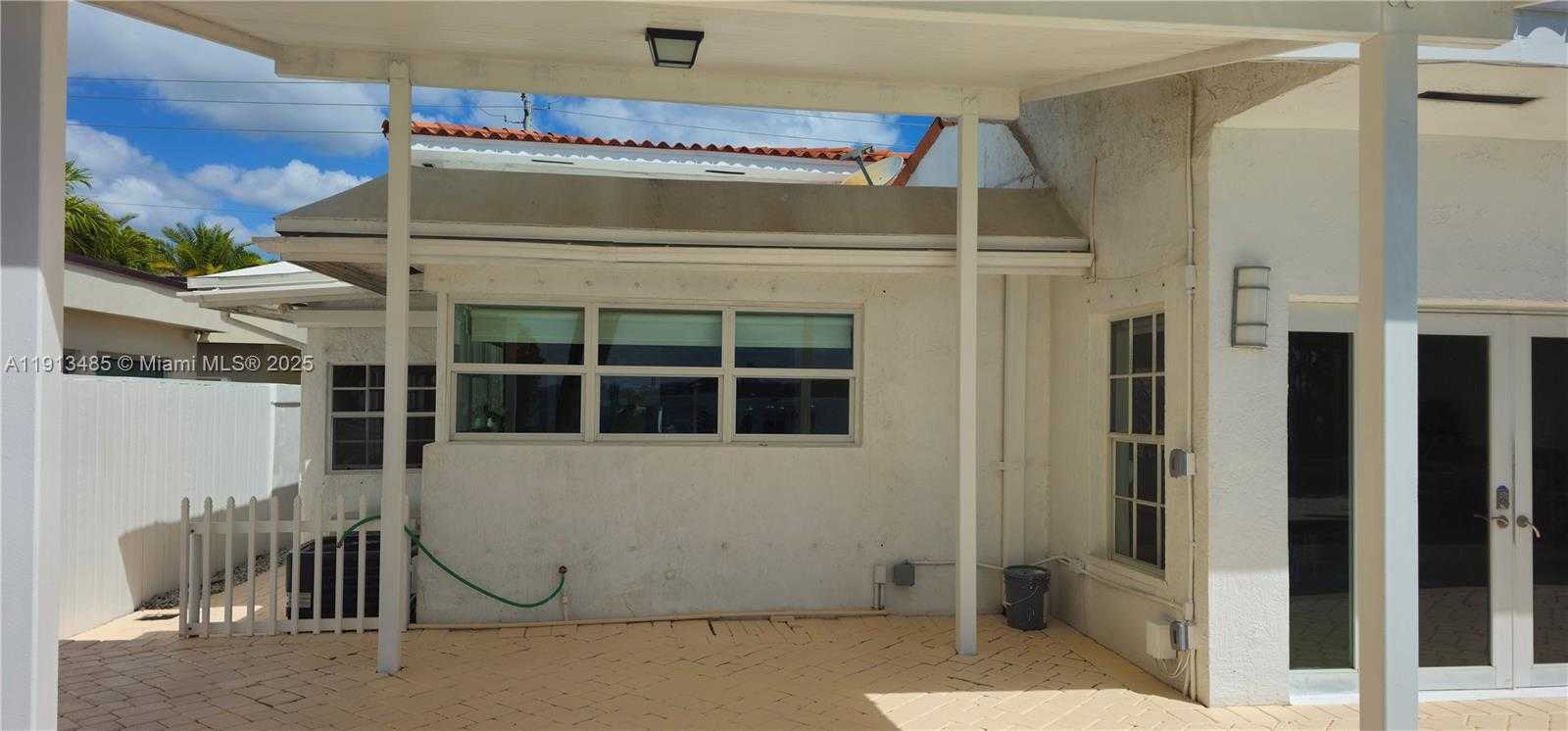 Small Image of 1700 BAY DR, Miami Beach Number 19