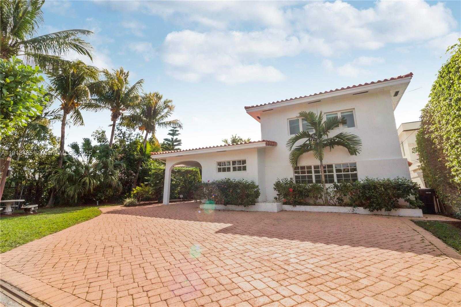 Small Image of 1700 BAY DR, Miami Beach Number 22