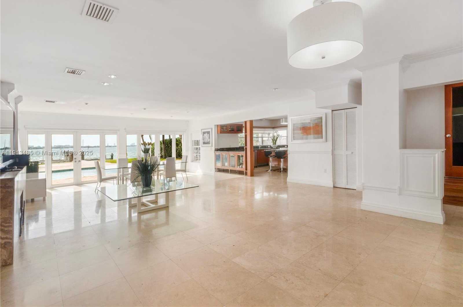 Small Image of 1700 BAY DR, Miami Beach Number 25