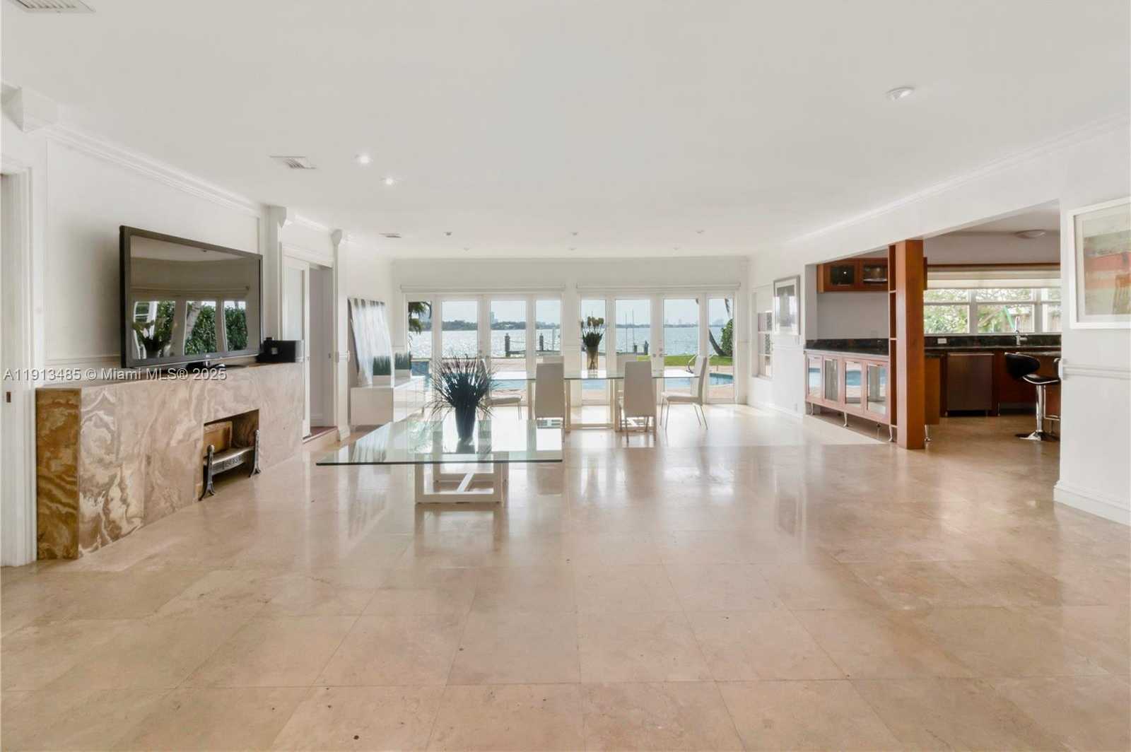 Small Image of 1700 BAY DR, Miami Beach Number 26