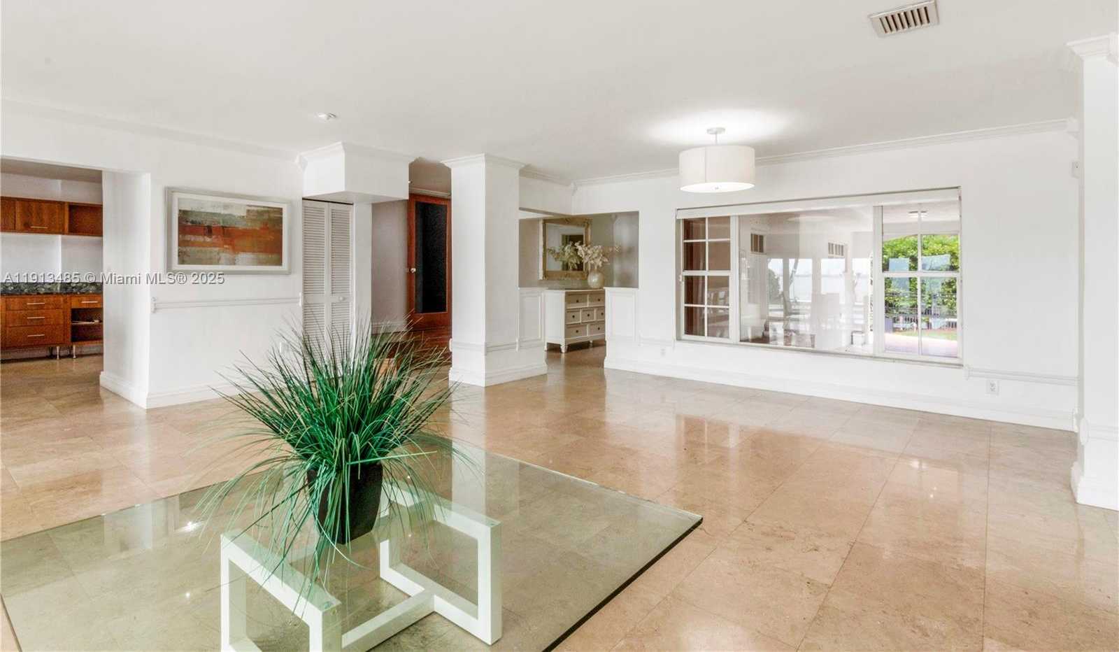 Small Image of 1700 BAY DR, Miami Beach Number 28