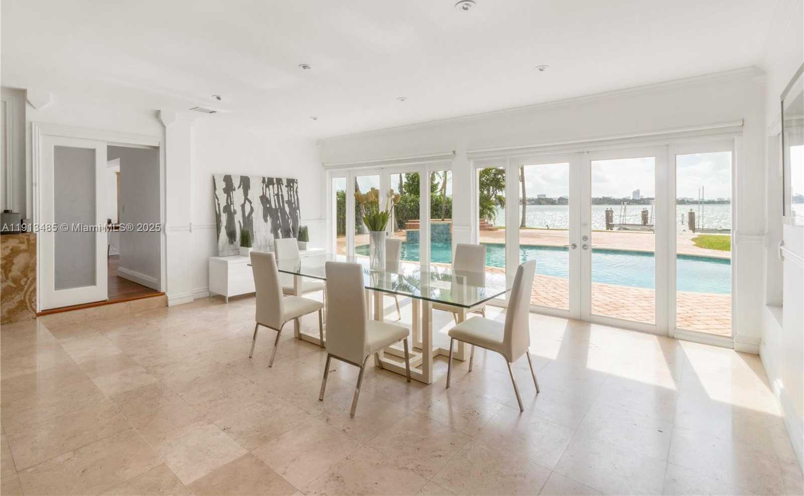 Small Image of 1700 BAY DR, Miami Beach Number 29