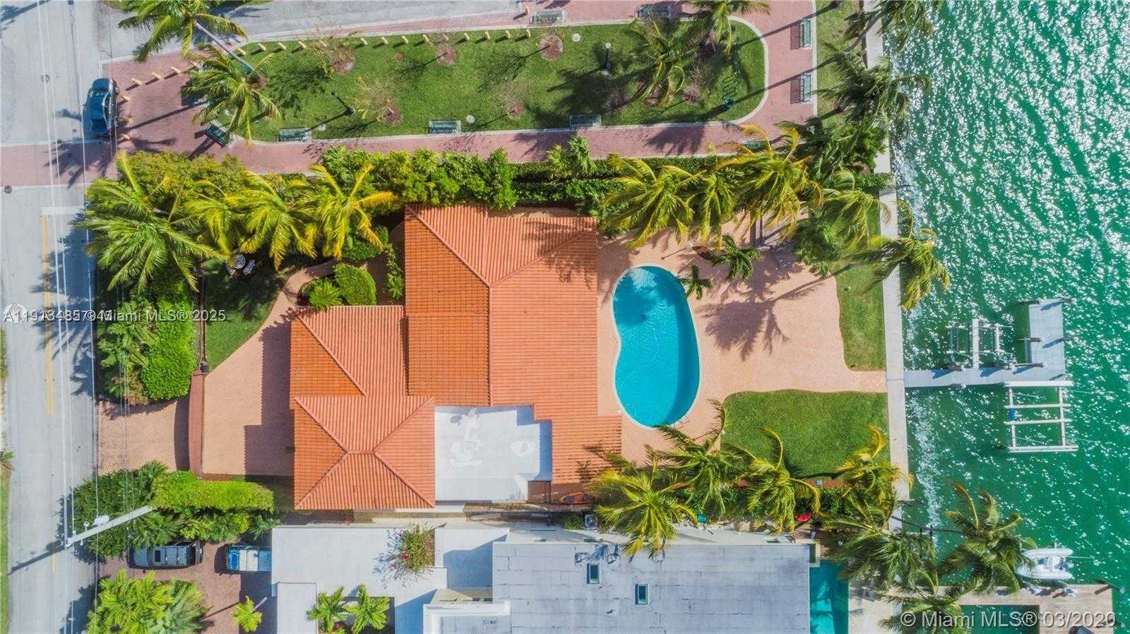 Small Image of 1700 BAY DR, Miami Beach Number 3