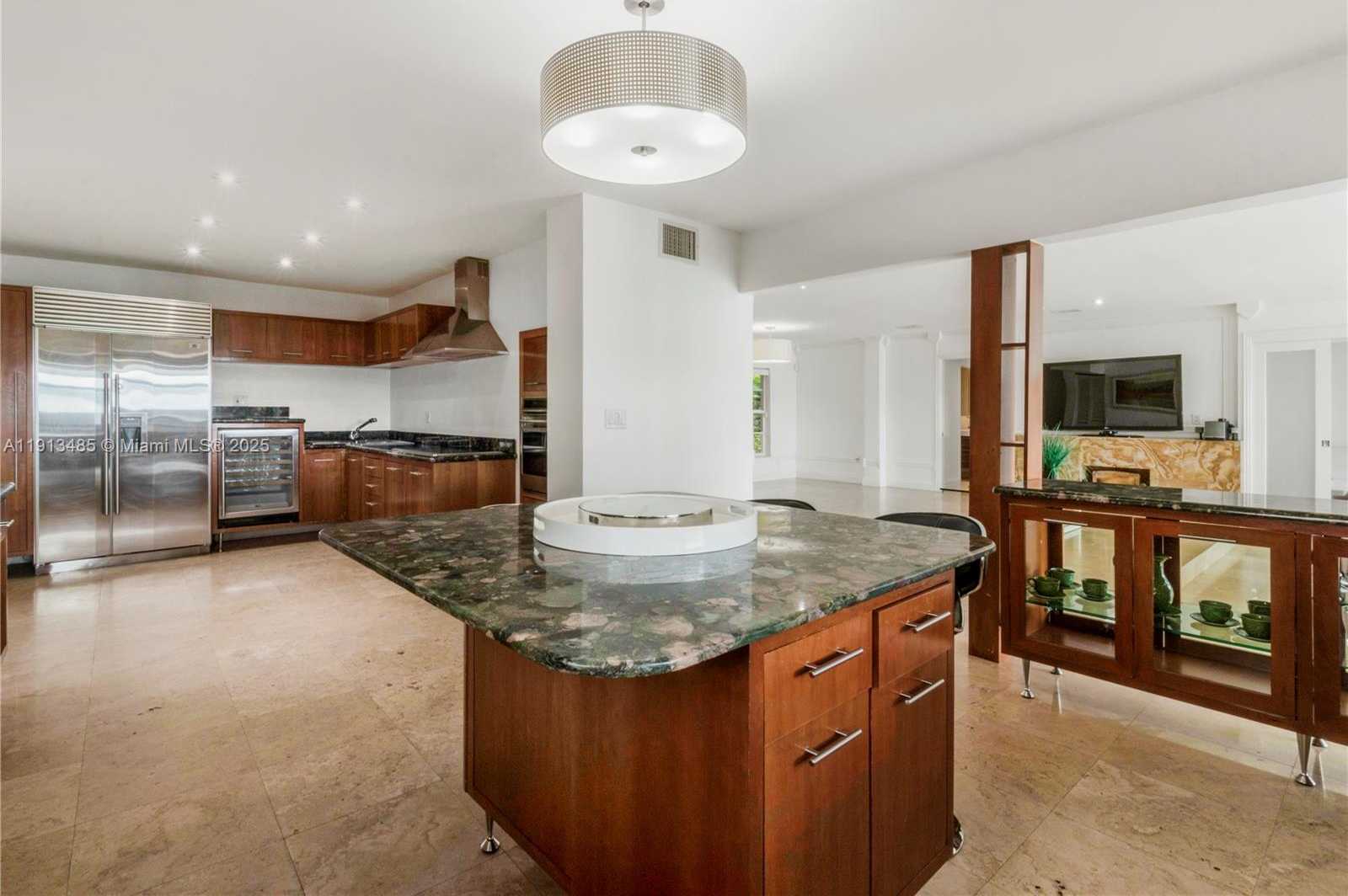 Small Image of 1700 BAY DR, Miami Beach Number 30