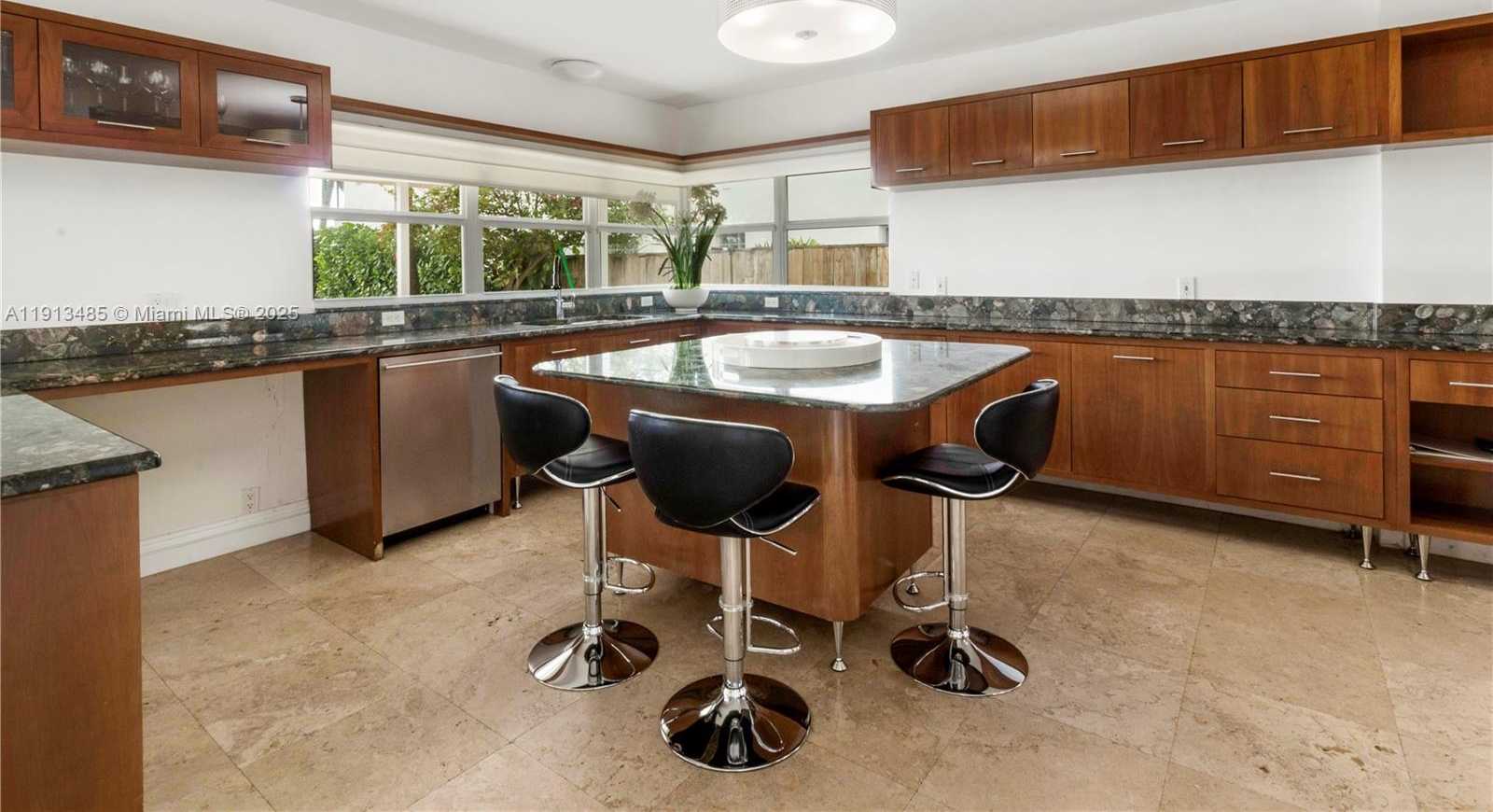 Small Image of 1700 BAY DR, Miami Beach Number 31