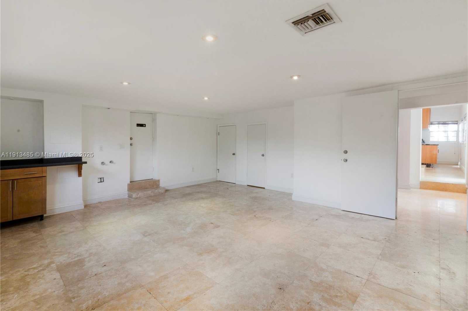 Small Image of 1700 BAY DR, Miami Beach Number 33