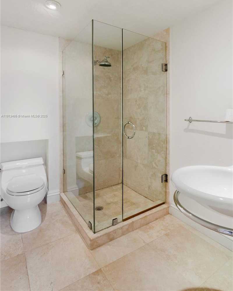 Small Image of 1700 BAY DR, Miami Beach Number 34