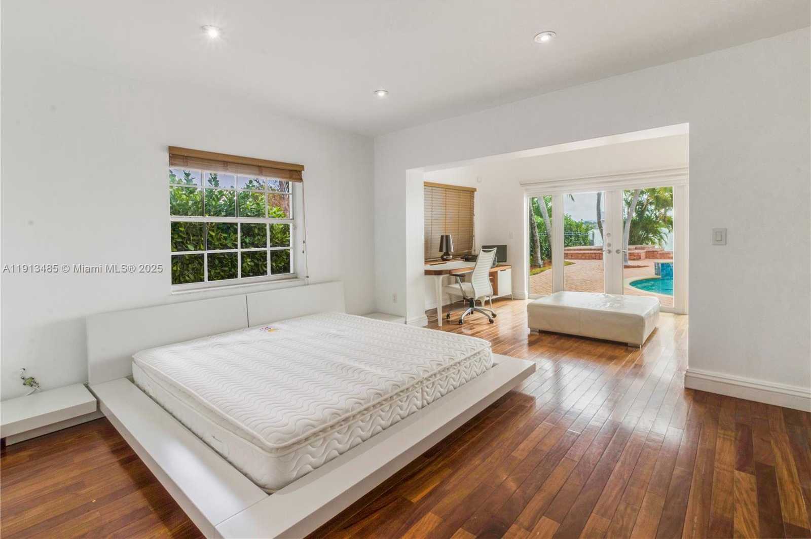 Small Image of 1700 BAY DR, Miami Beach Number 39