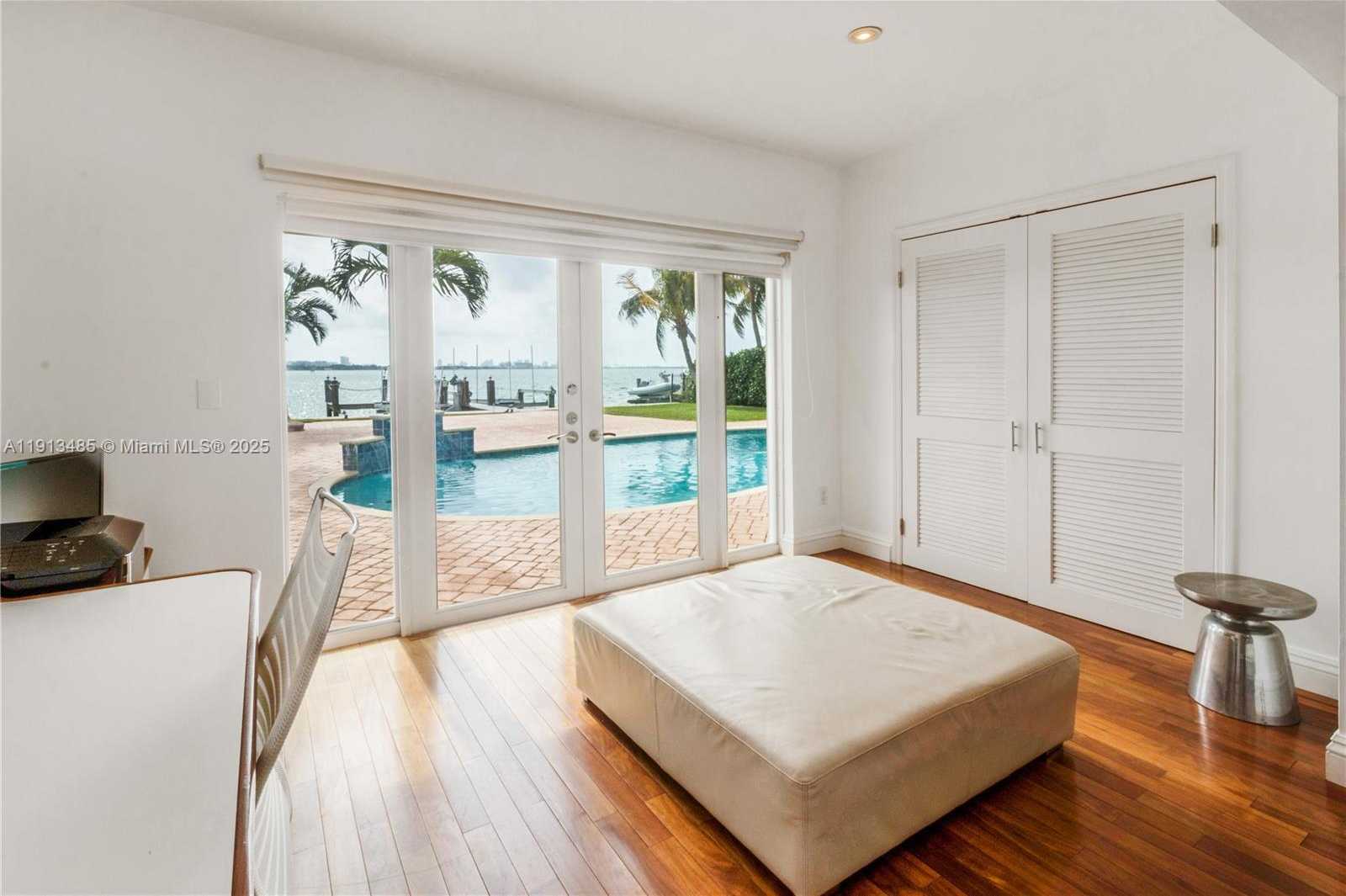 Small Image of 1700 BAY DR, Miami Beach Number 41