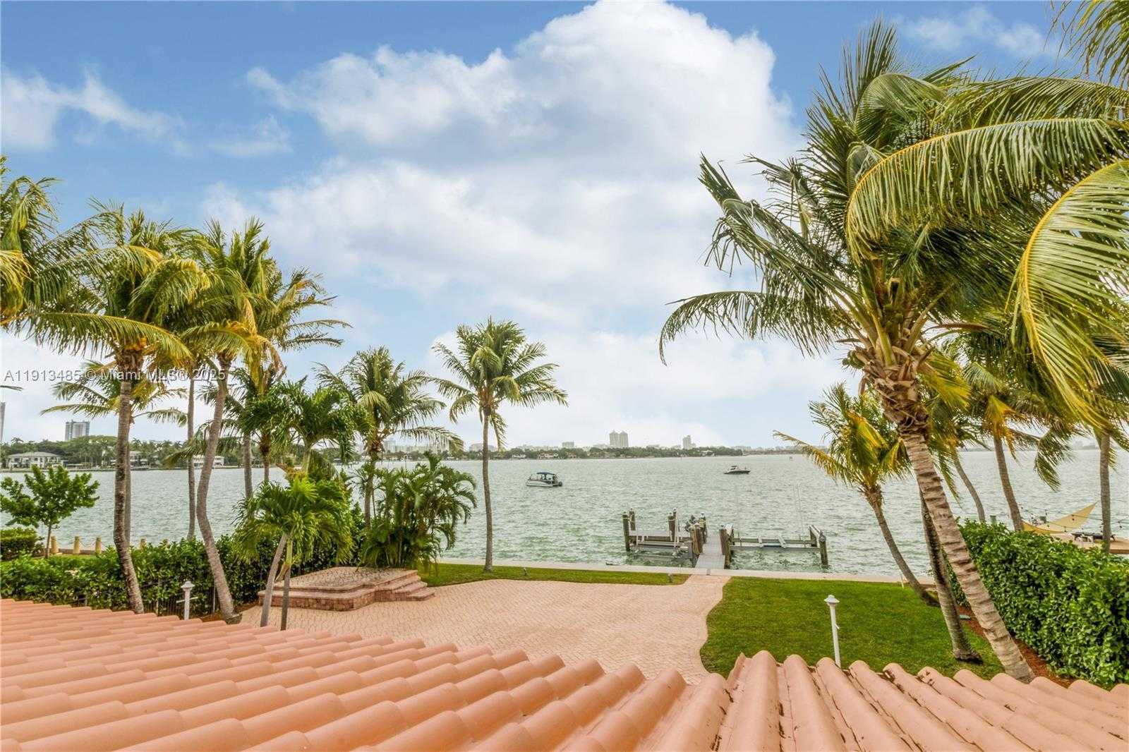 Small Image of 1700 BAY DR, Miami Beach Number 43