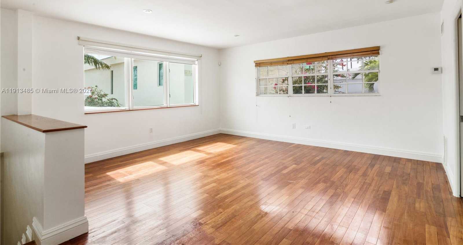 Small Image of 1700 BAY DR, Miami Beach Number 44