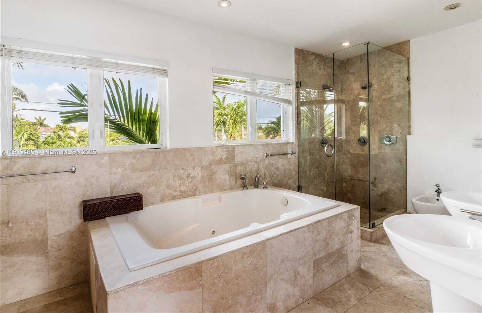 Small Image of 1700 BAY DR, Miami Beach Number 45