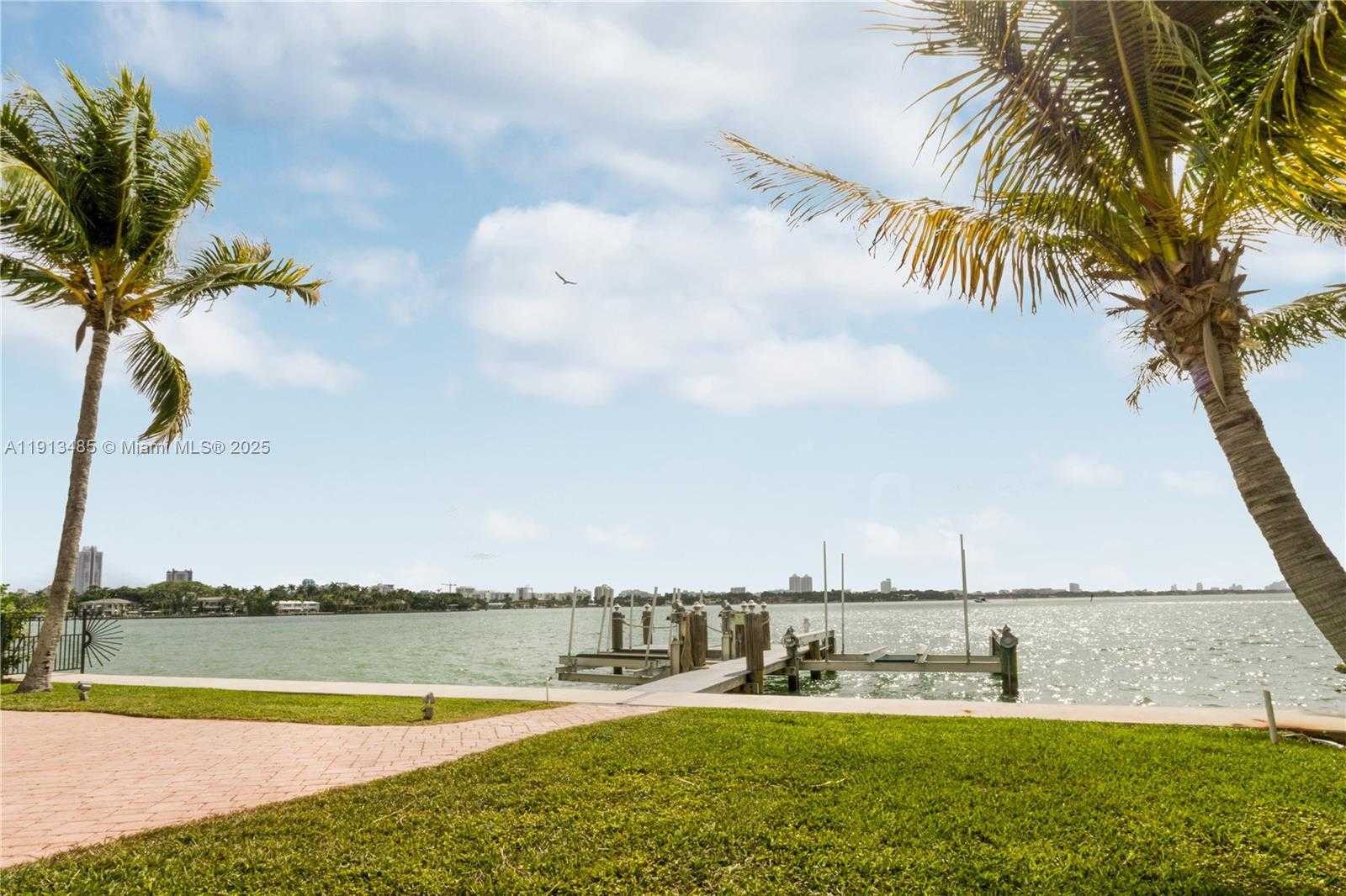 Small Image of 1700 BAY DR, Miami Beach Number 47