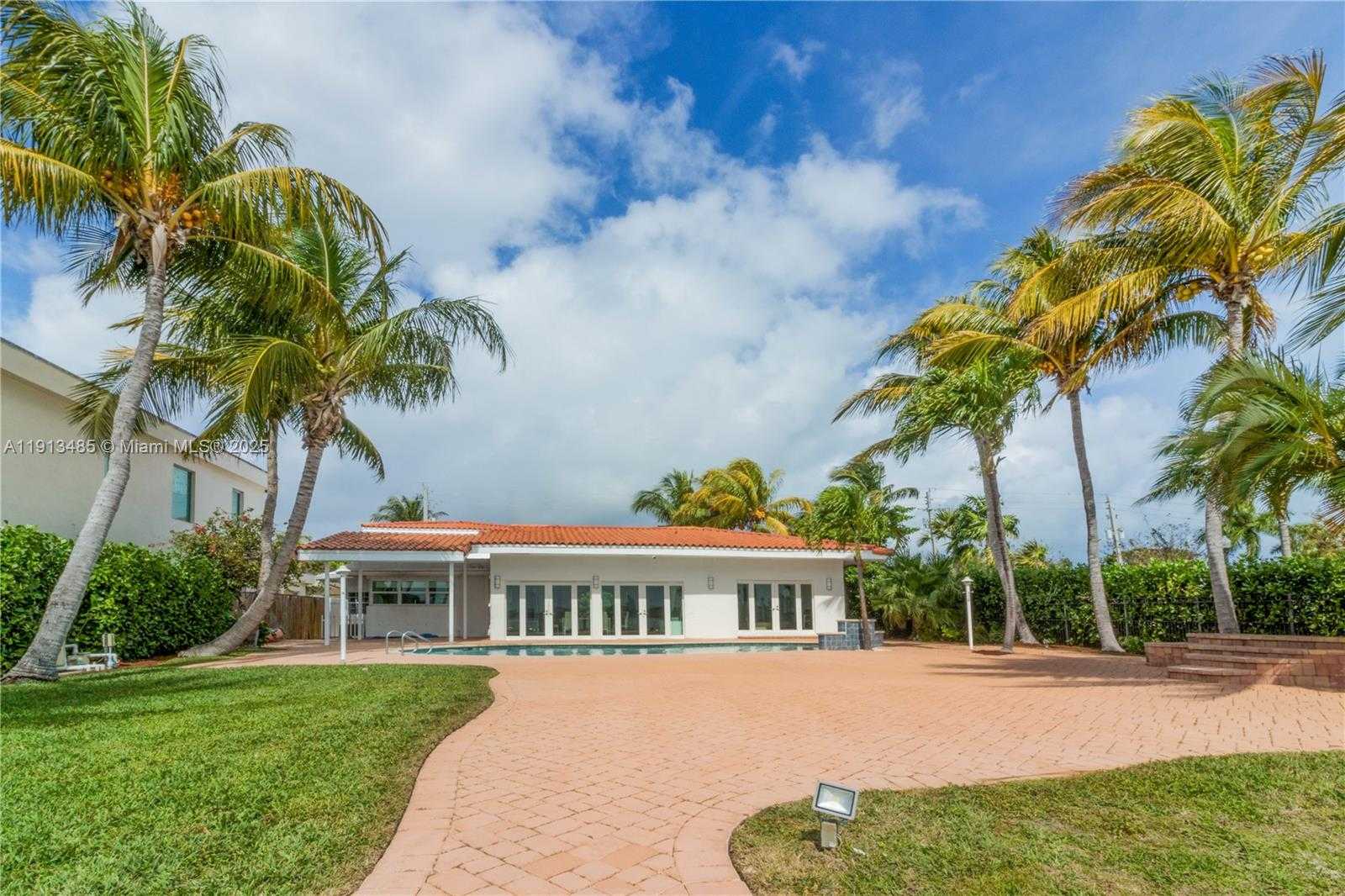 Small Image of 1700 BAY DR, Miami Beach Number 48