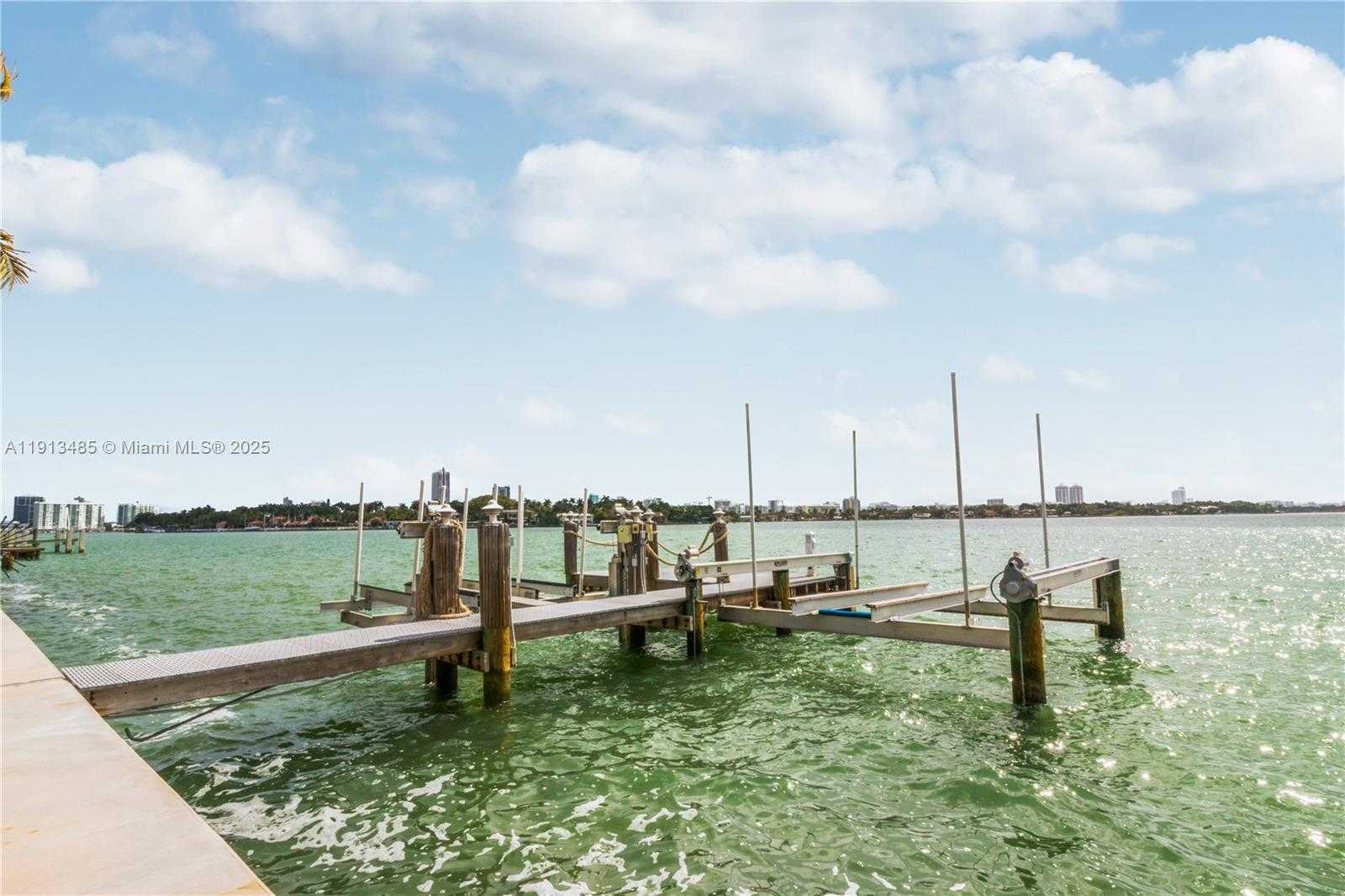 Small Image of 1700 BAY DR, Miami Beach Number 49